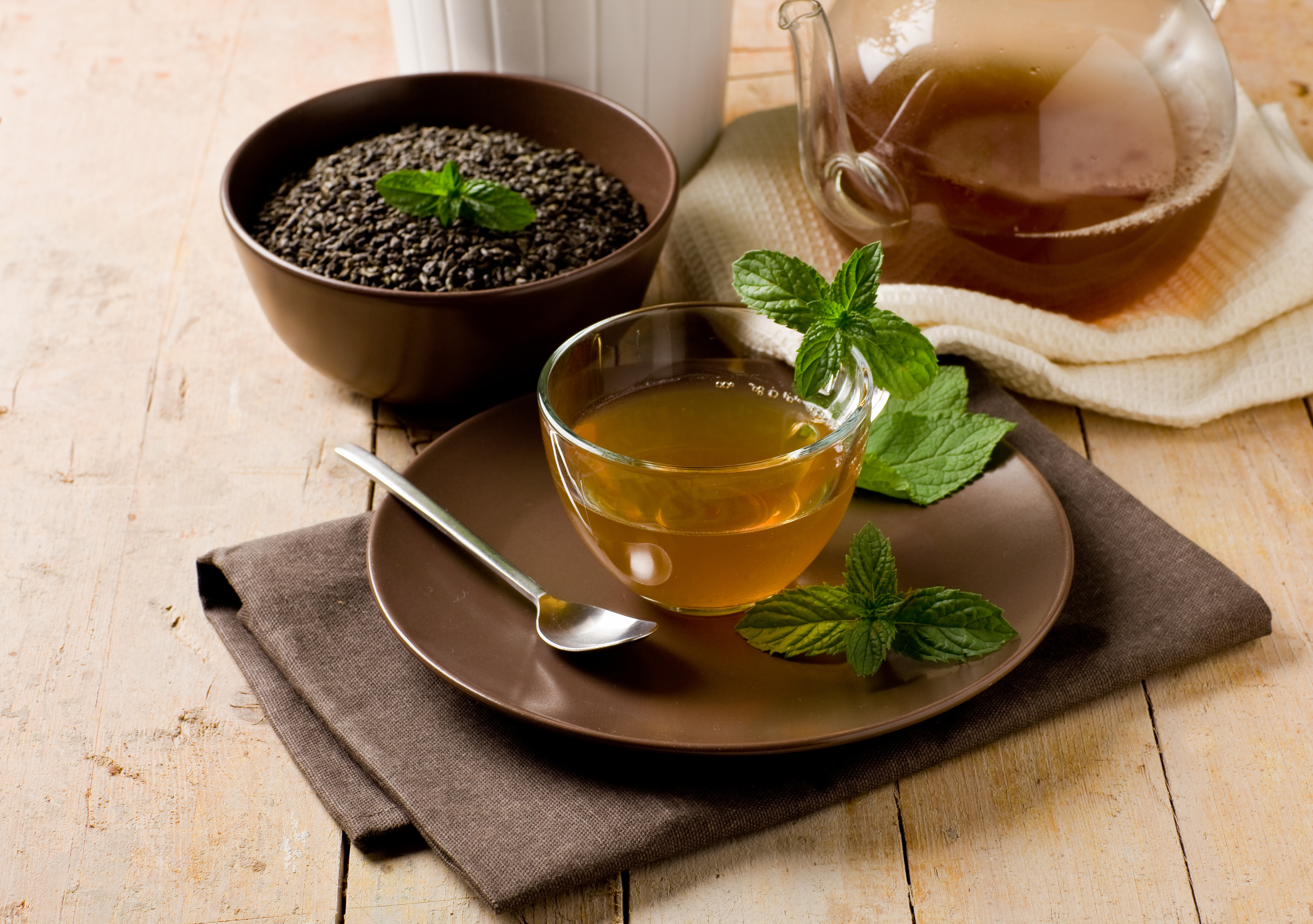 Успокоительные картинки. Мята перечная фитотерапия. Чай с мятой. Зеленый чай. Чашка чая.