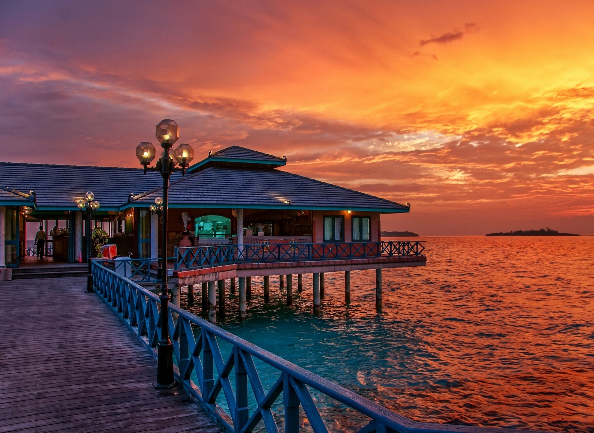 Скачати мобільні шпалери Море, Сутінки, Океан, Тропічний, Мальдіви, Ресторан, Створено Людиною, Захід Сонця безкоштовно.