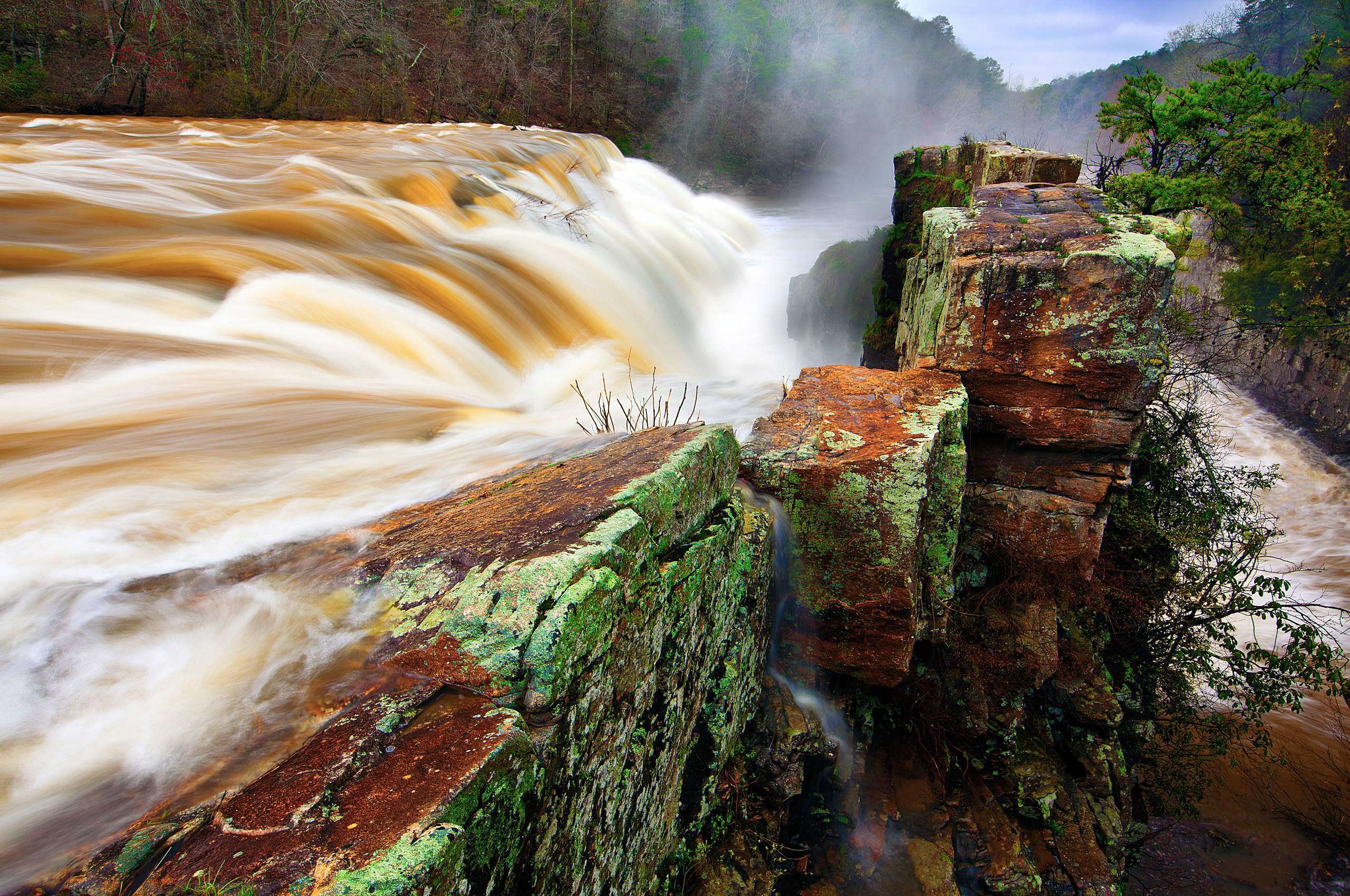 Река самый большой водопад. Хайфорс водопад. Водопад Бигар Румыния. Водопад Бигэр. Азорские острова водопады.