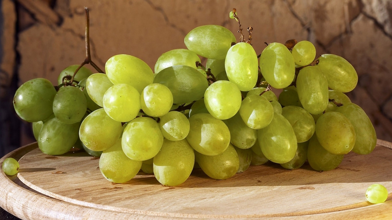 Download mobile wallpaper Grapes, Food, Fruits for free.
