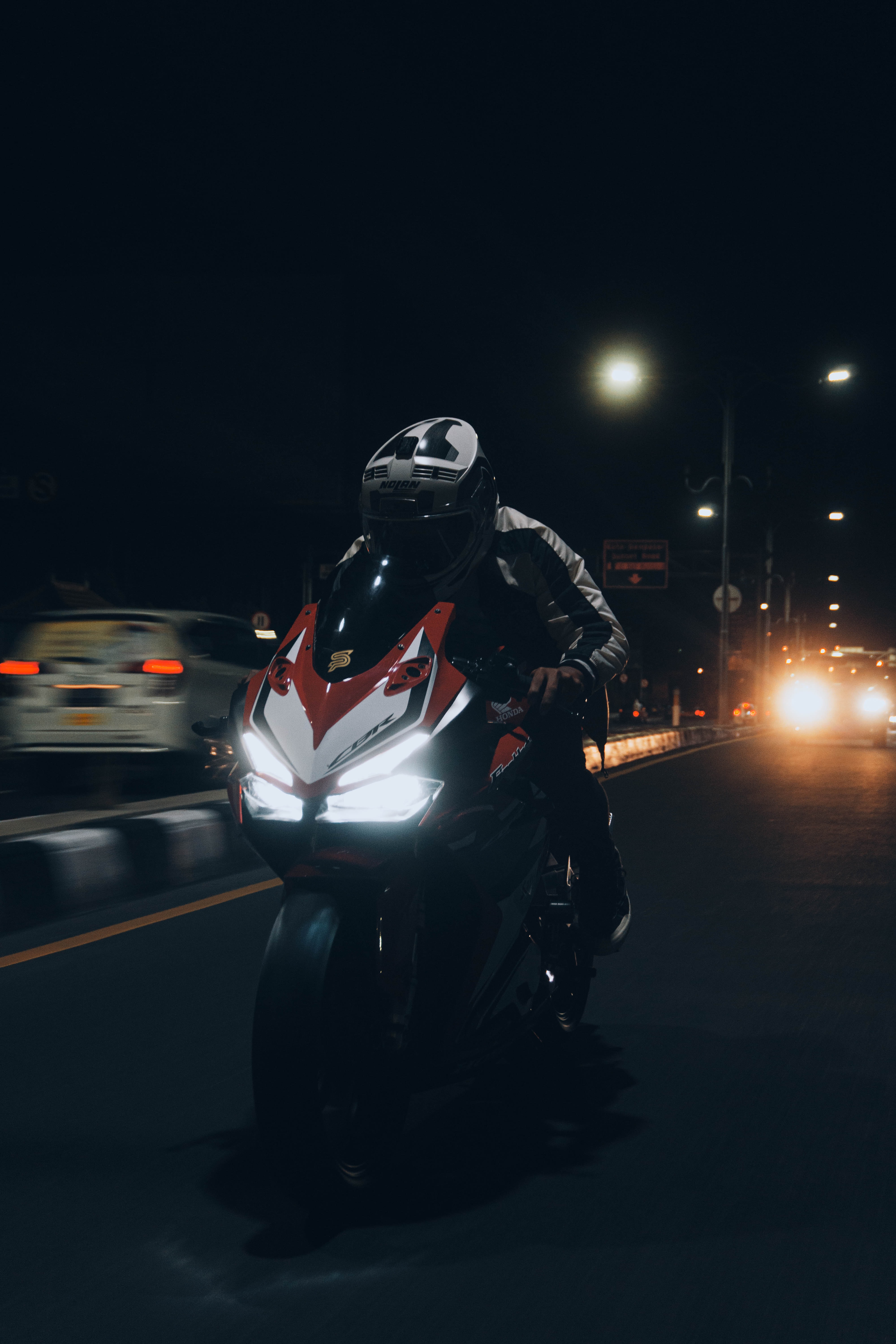60423 télécharger l'image moto, nuit, route, motocycliste, la vitesse, vitesse, motocyclette, bicyclette, vélo - fonds d'écran et économiseurs d'écran gratuits