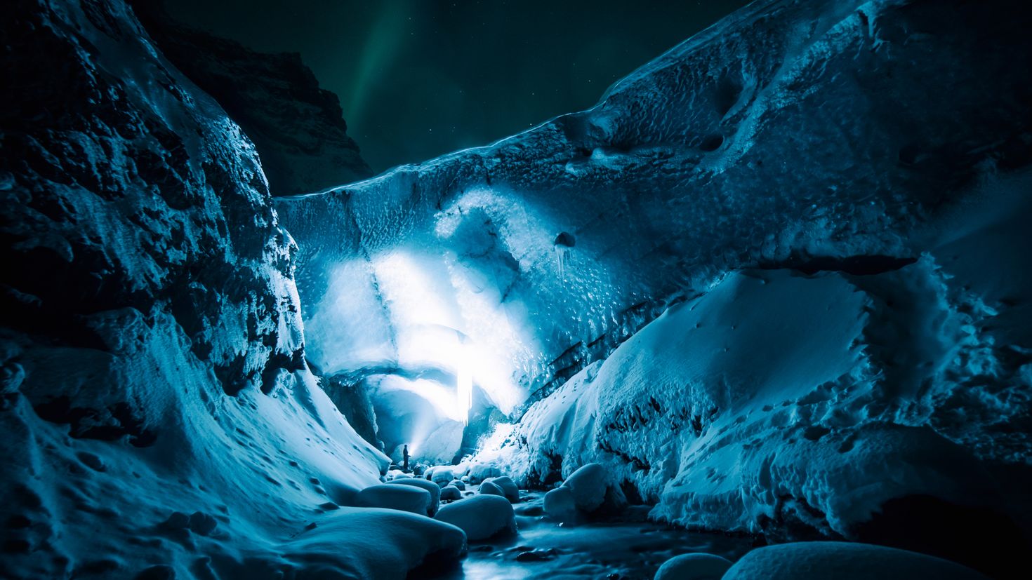 Пещера в Антарктиде