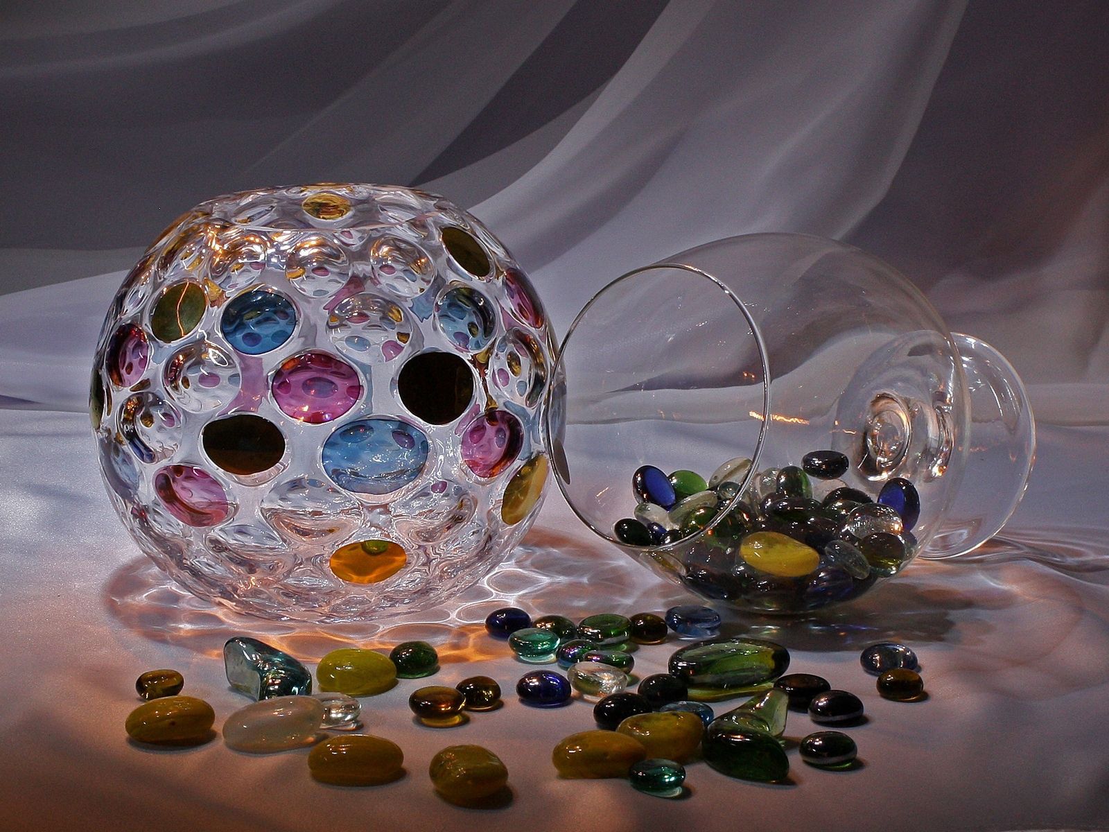 balls, 3d, multicolored, motley, stones, glass, vase