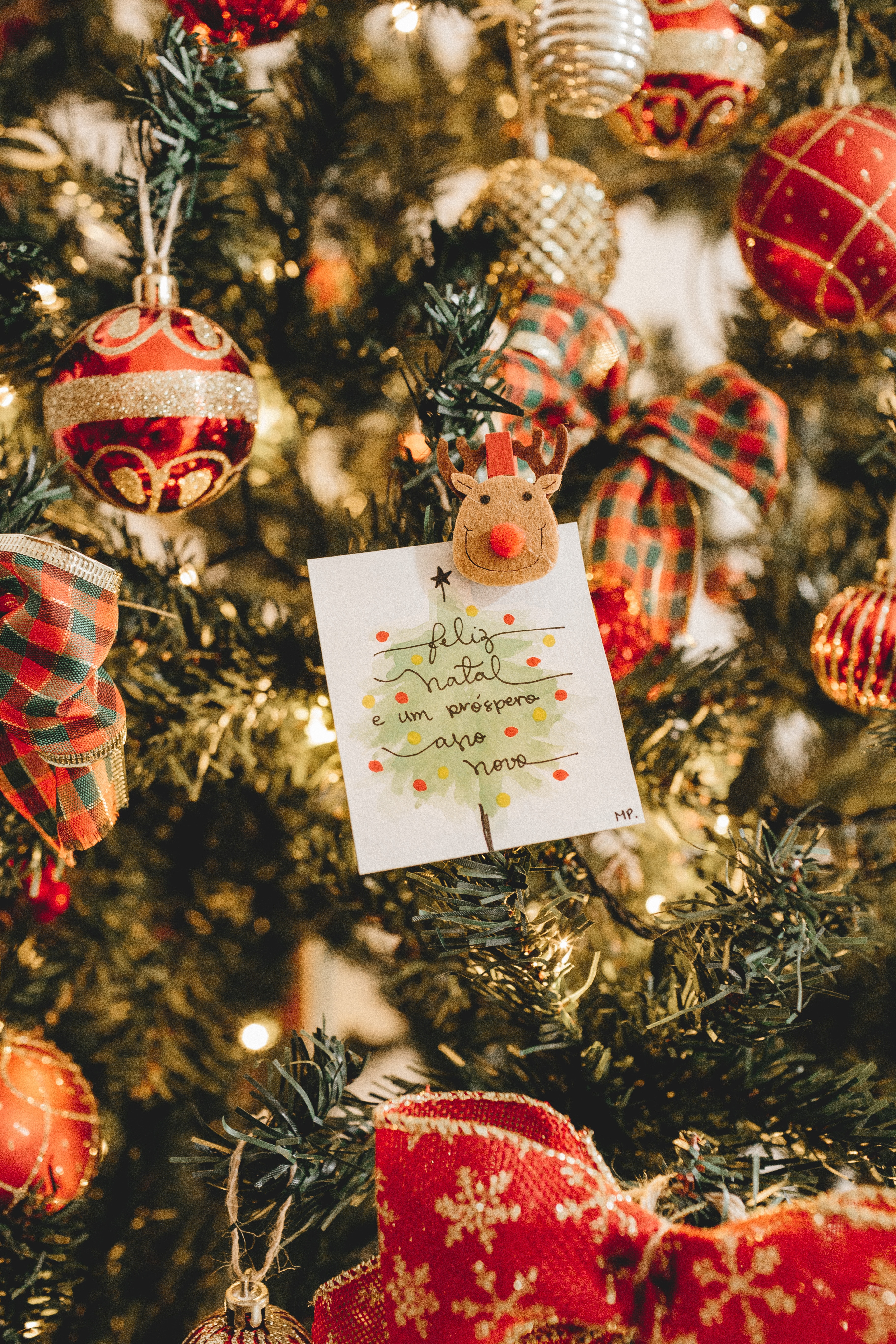 Baixar papel de parede para celular de Férias, Ano Novo, Cartão Postal, Decorações, Árvore De Natal, Natal gratuito.
