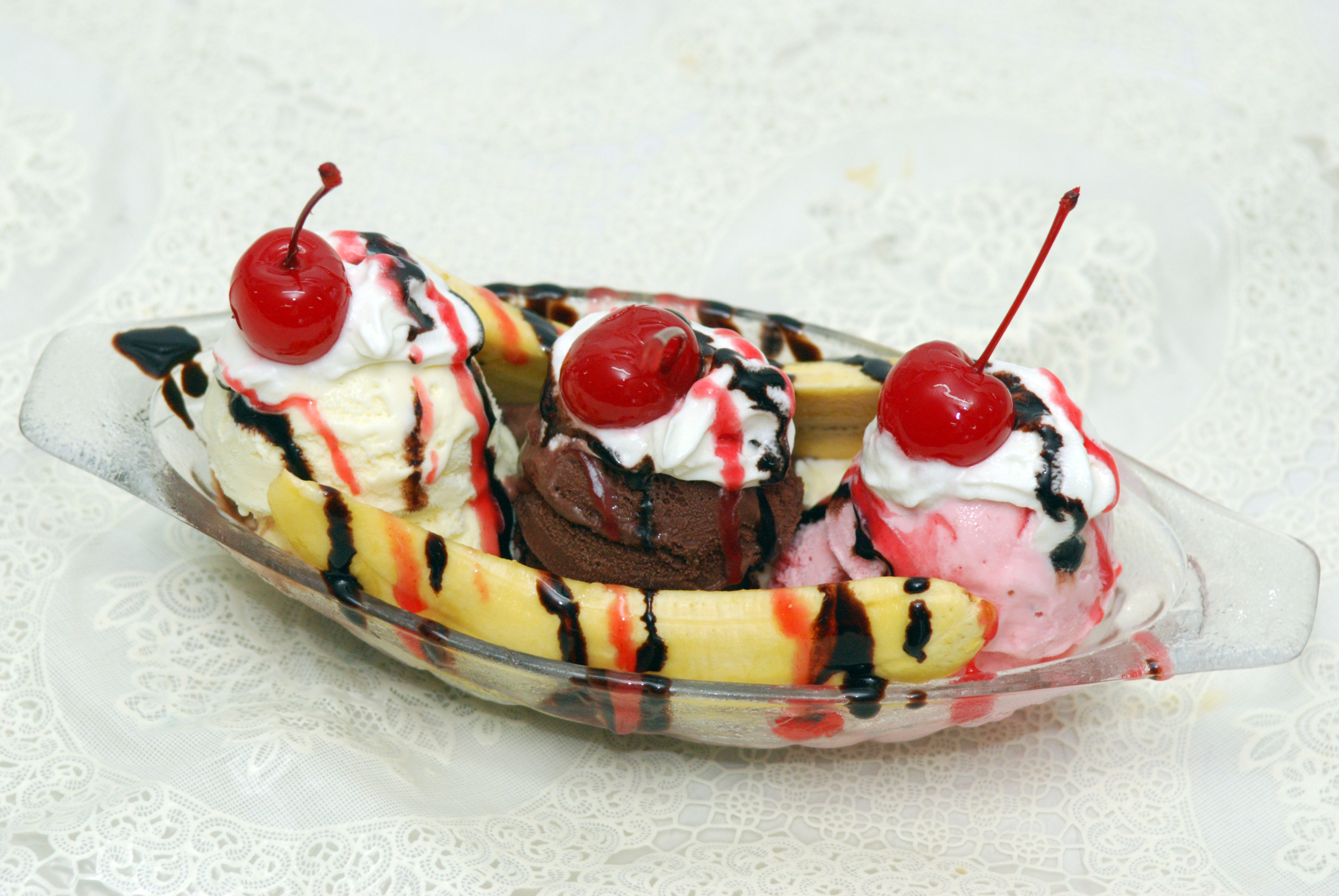 Десерт с мороженым