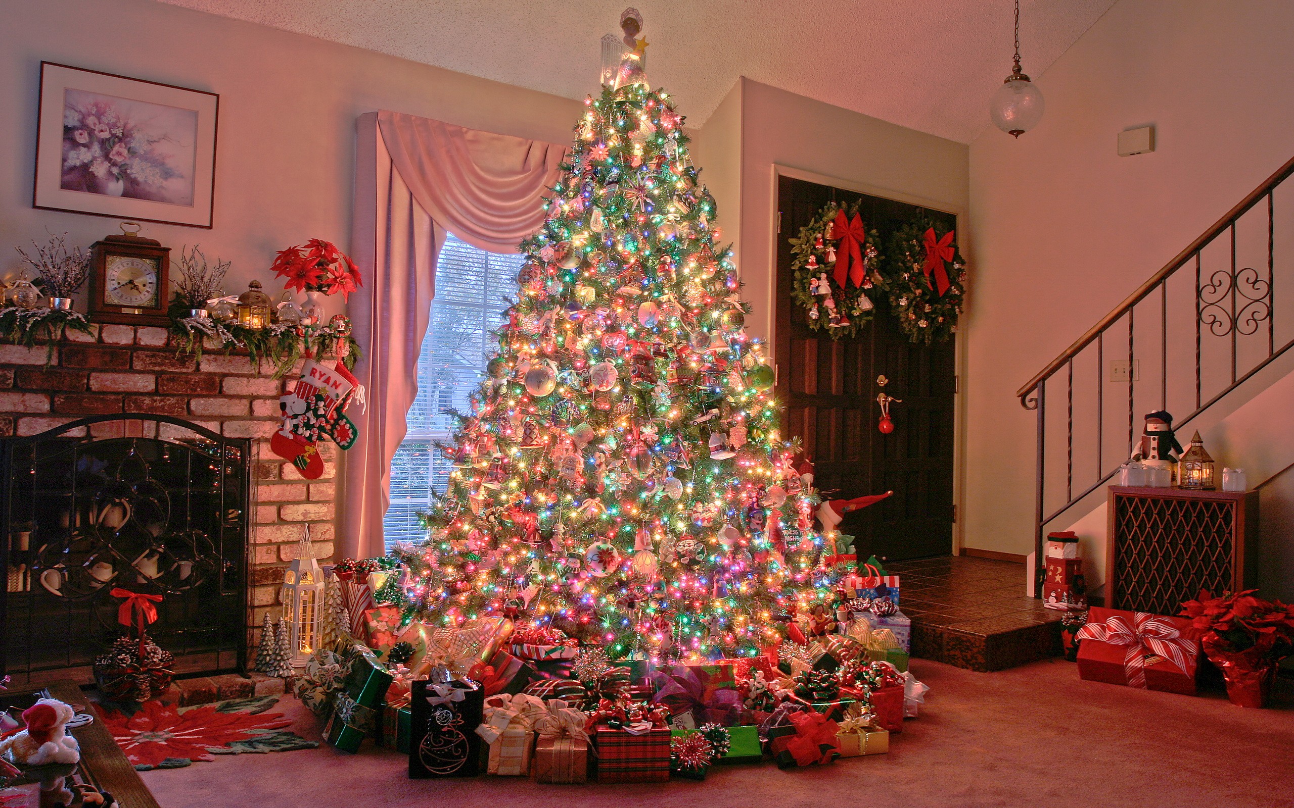 167482壁紙のダウンロードクリスマスツリー, クリスマス, 贈り物, ホリデー, クリスマスのあかり, クリスマスオーナメント-スクリーンセーバーと写真を無料で
