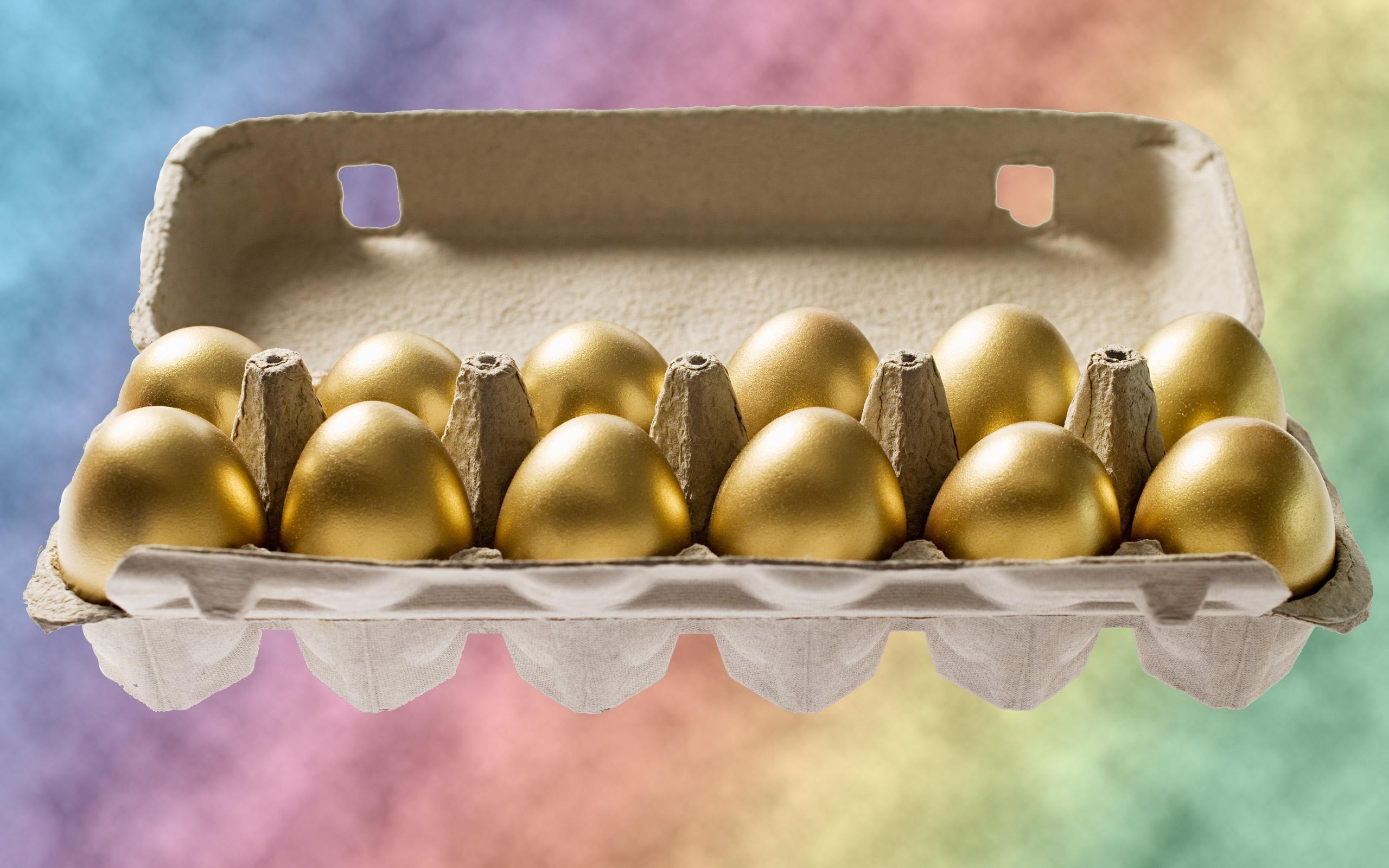 Золотая кура. Золотое яйцо. Курица с золотыми яйцами. Упаковка для яиц. Яйцо золото.