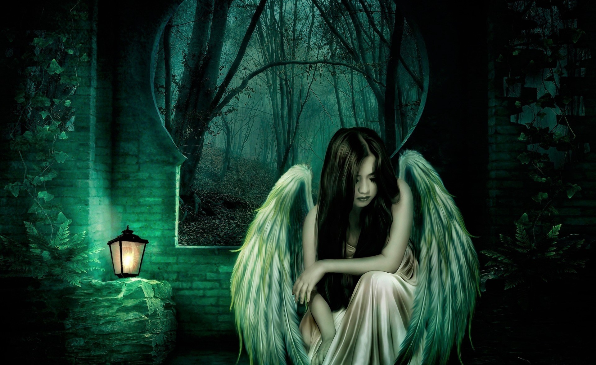 Девушка с крыльями в темноте