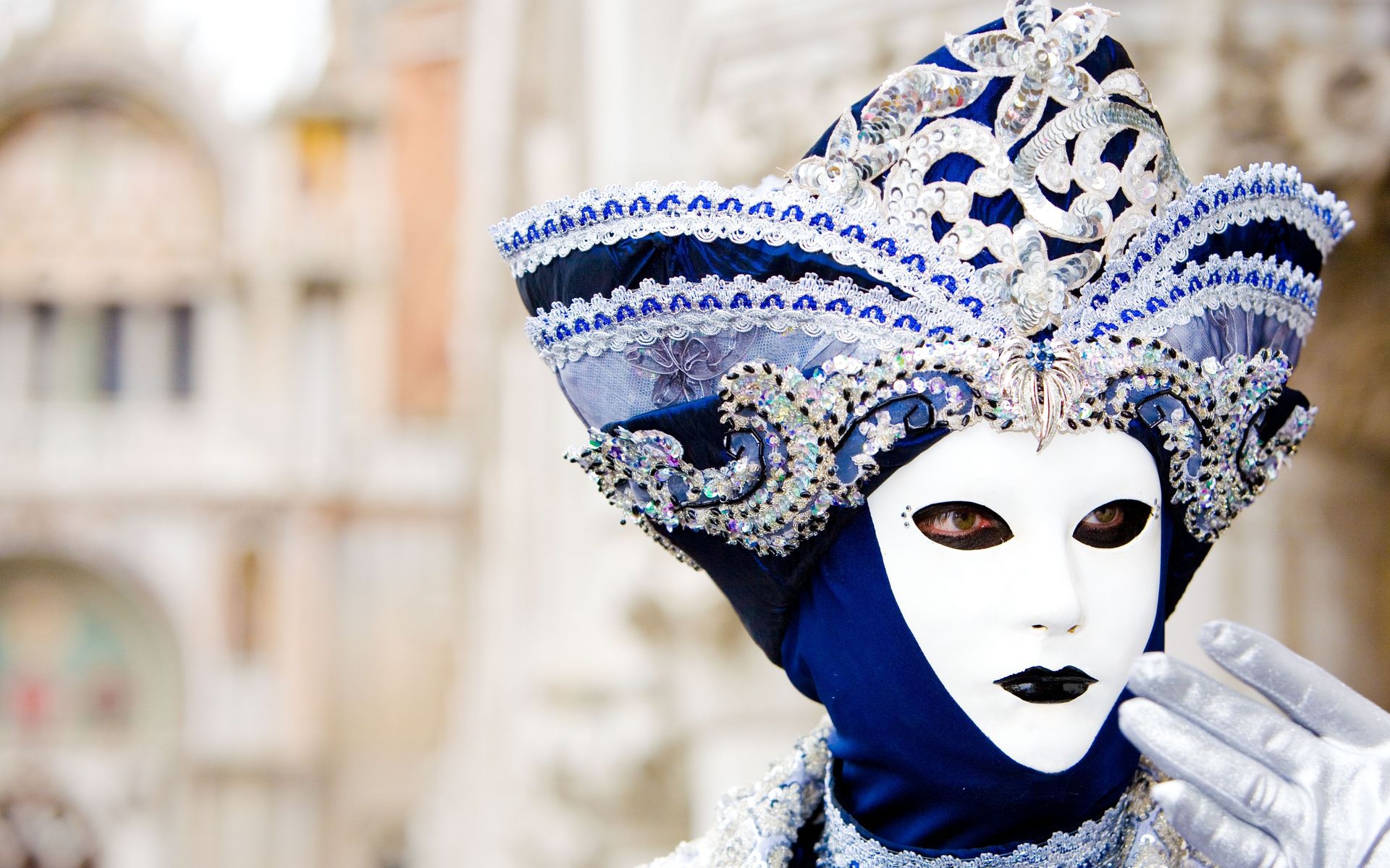 Фотосессия в венецианской маске