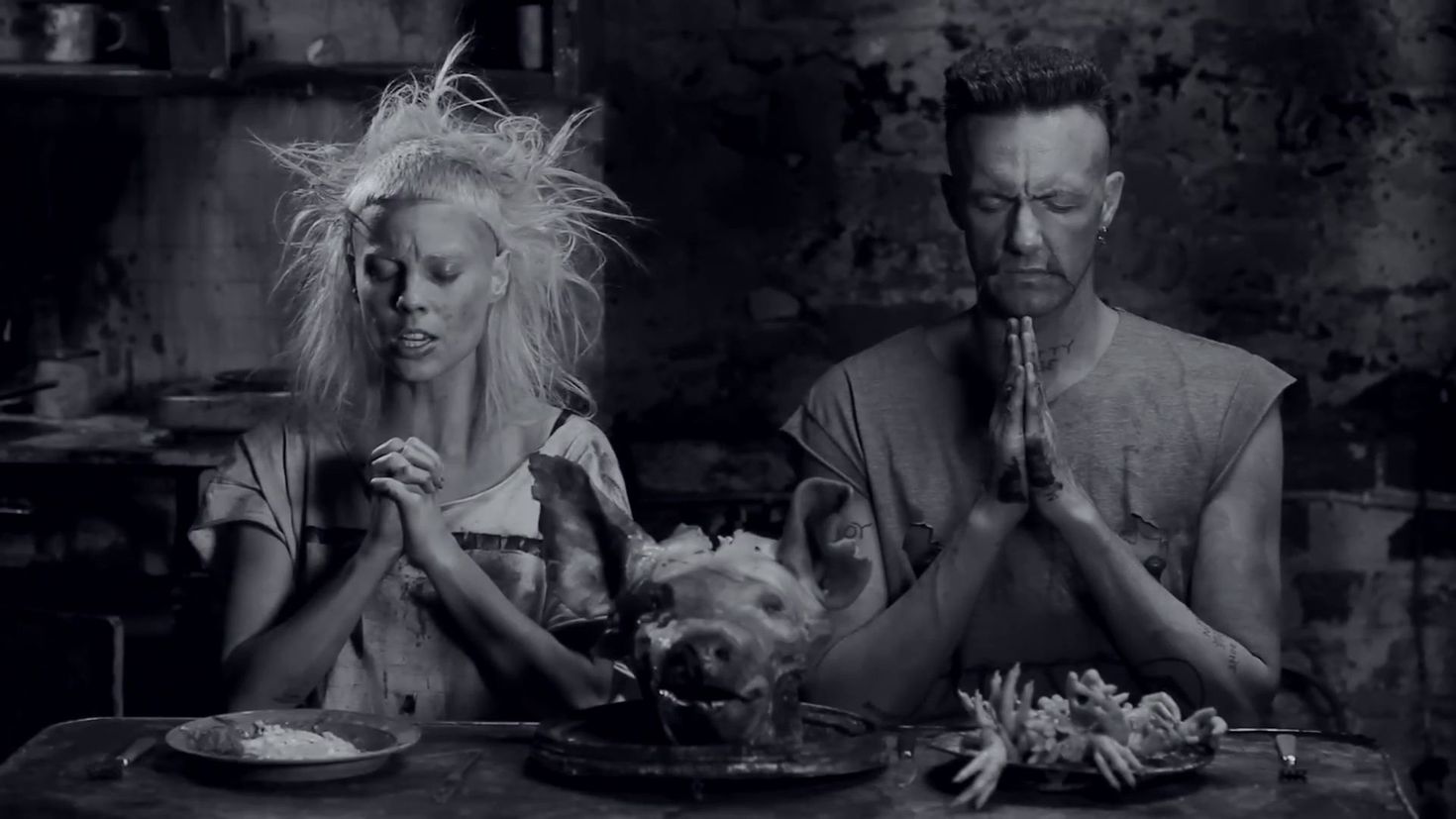 Das antwort. Группа die antwoord. Йоланди Фиссер. Die antwoord картинки.