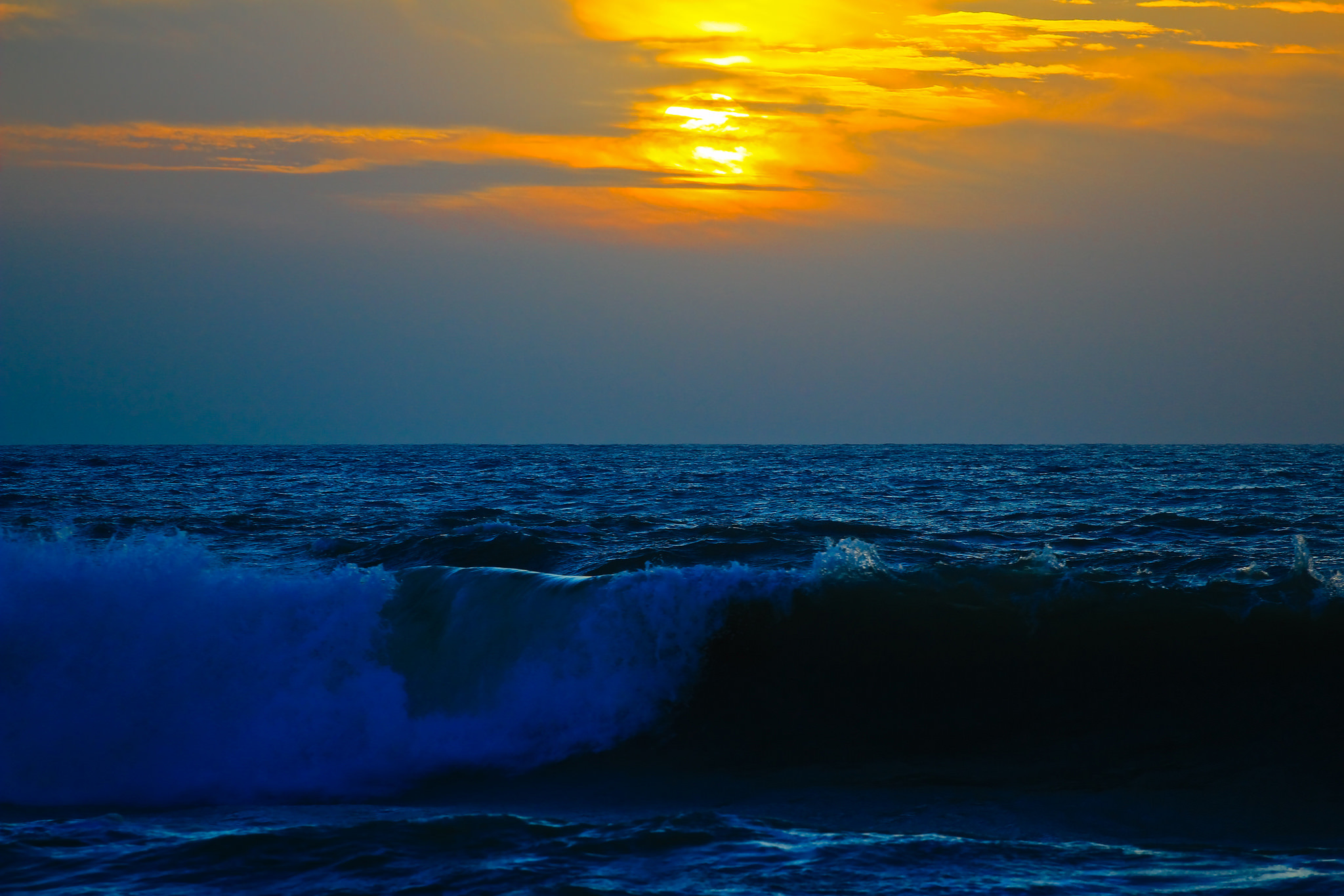 Free download wallpaper Sky, Surf, Nature, Sunset, Waves, Sea on your PC desktop