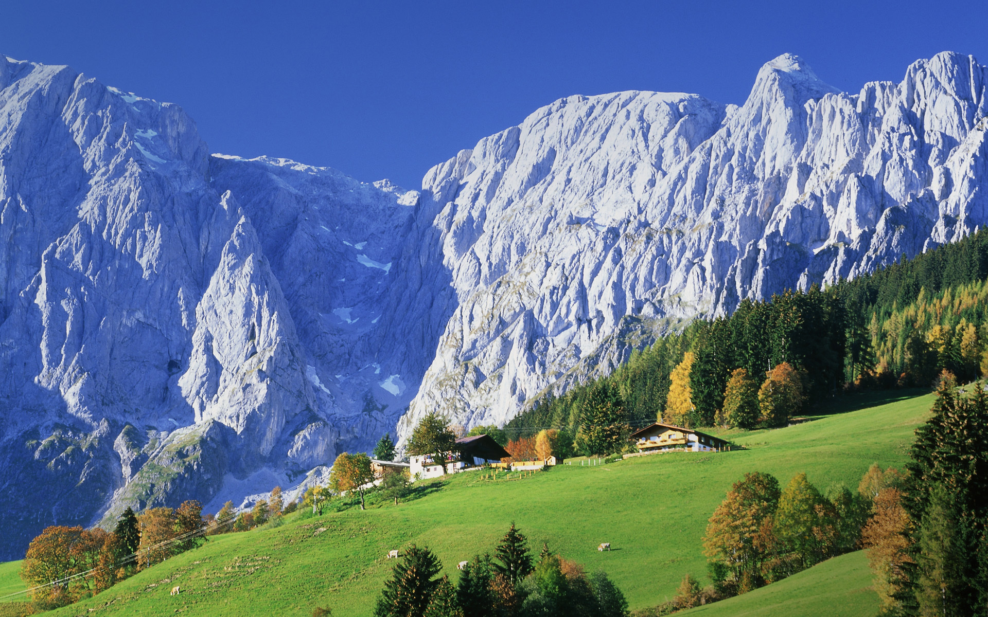 Alps mountains. Долина Фунес Доломитовые Альпы Италия. Австрия горы Альпы. Альпийские горы в Австрии. Доломитовые Альпы Швейцария.