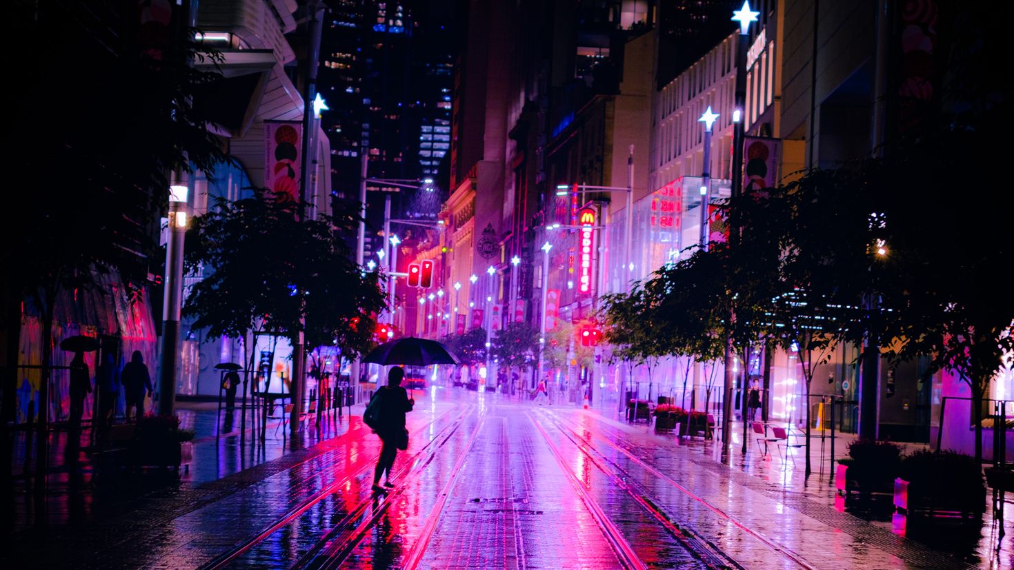 Ночная неоновая улица
