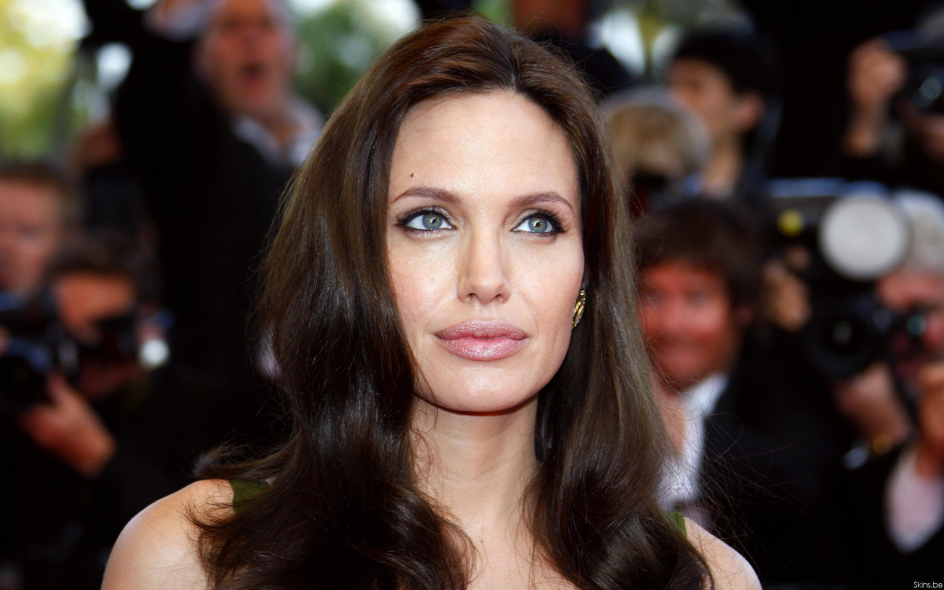 555620 Bildschirmschoner und Hintergrundbilder Angelina Jolie auf Ihrem Telefon. Laden Sie  Bilder kostenlos herunter