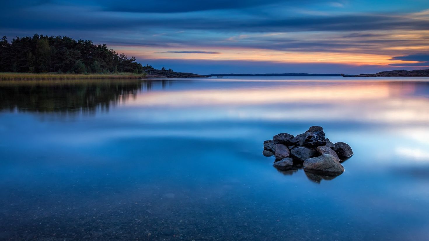 Самые спокойные картинки. Гладь воды. Спокойная гладь воды. Гладь озера. Отражение неба в воде.