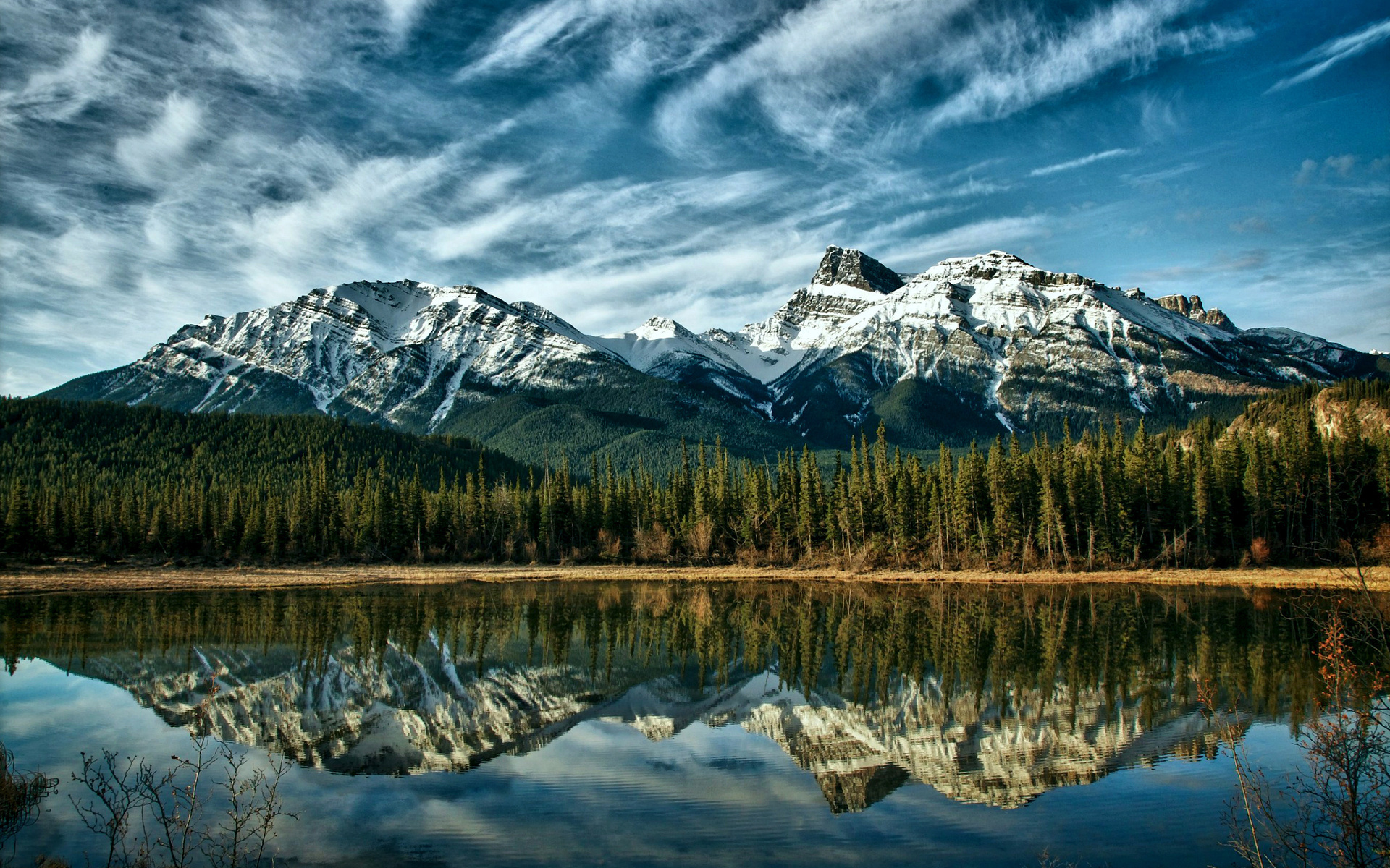 Природа гор на рабочий стол. Гора Ассинибойн Канадские скалистые горы. Banff National Park Canada. Маверик гора.