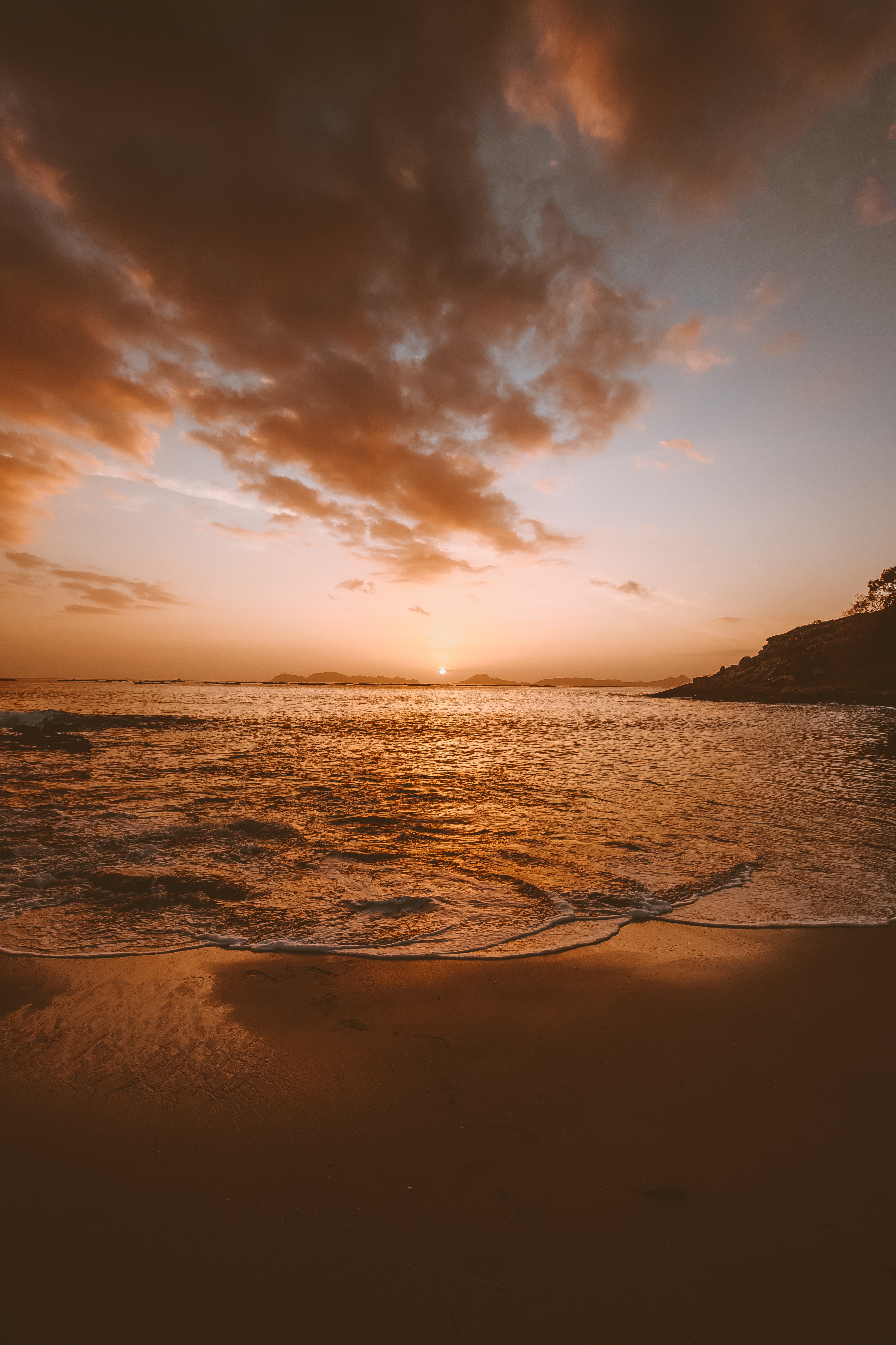 126213 descargar imagen playa, paisaje, naturaleza, puesta del sol, mar, crepúsculo, oscuridad: fondos de pantalla y protectores de pantalla gratis
