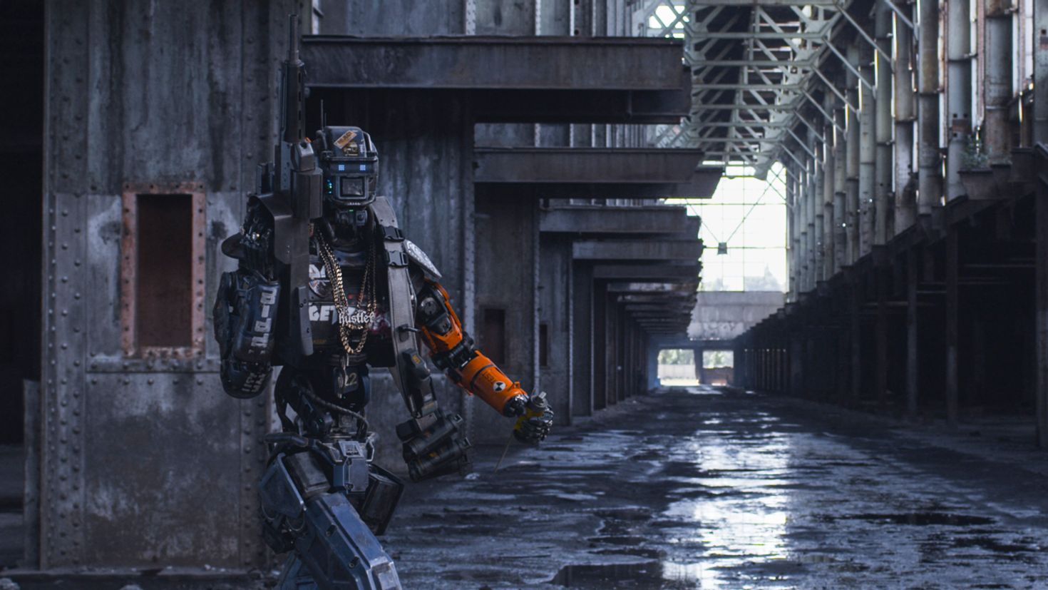 Робот чаппи. Чаппи 2. Chappie 2015. Чаппи гангстер. Робот по имени Чаппи пушки.