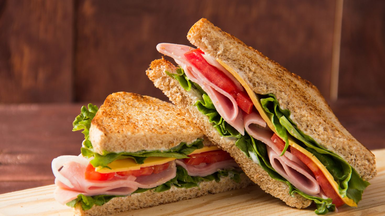 Сэндвич смотрит. 2022 Сэндвич\. Сэндвич с ветчиной. Американский сэндвич. Сэндвич классический.