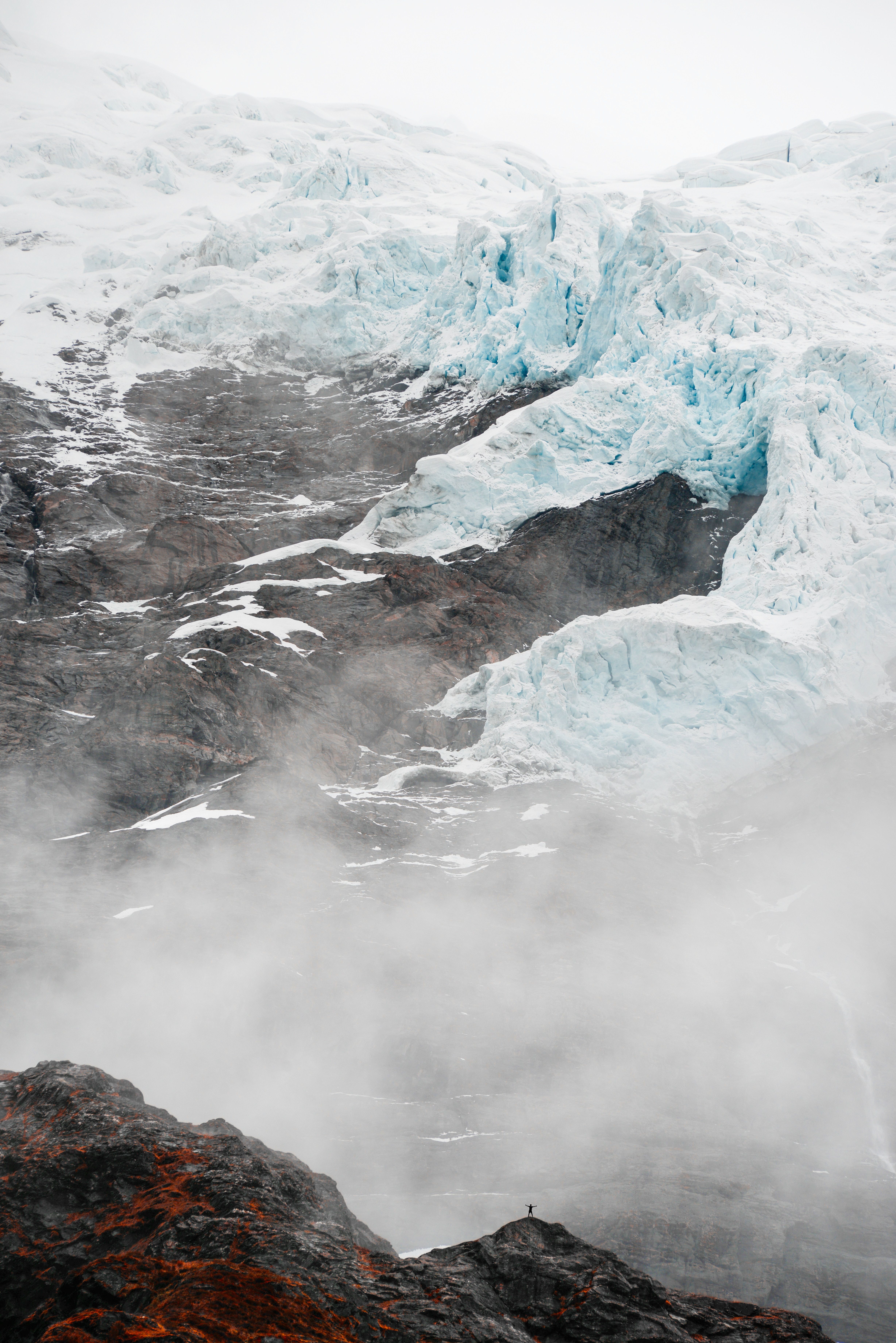 Скачать картинку Ледник, Гора, Туман, Природа, Пейзаж в телефон бесплатно.