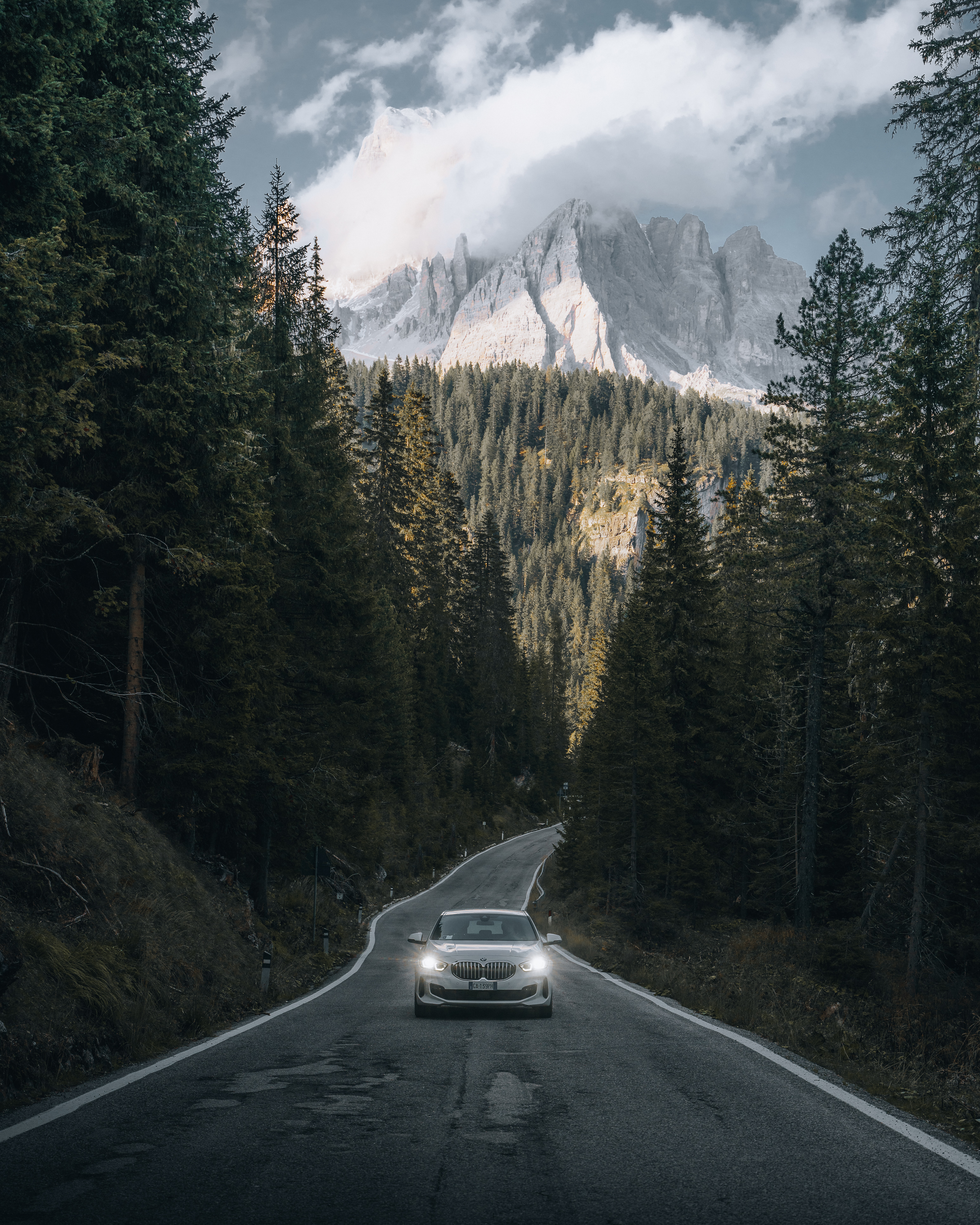 автомобиль и горы