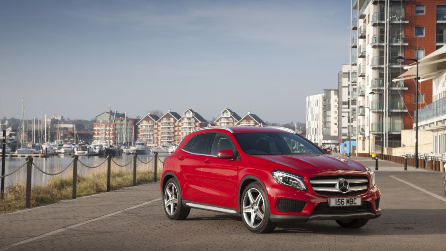 Mercedes Benz GLA 250 красный