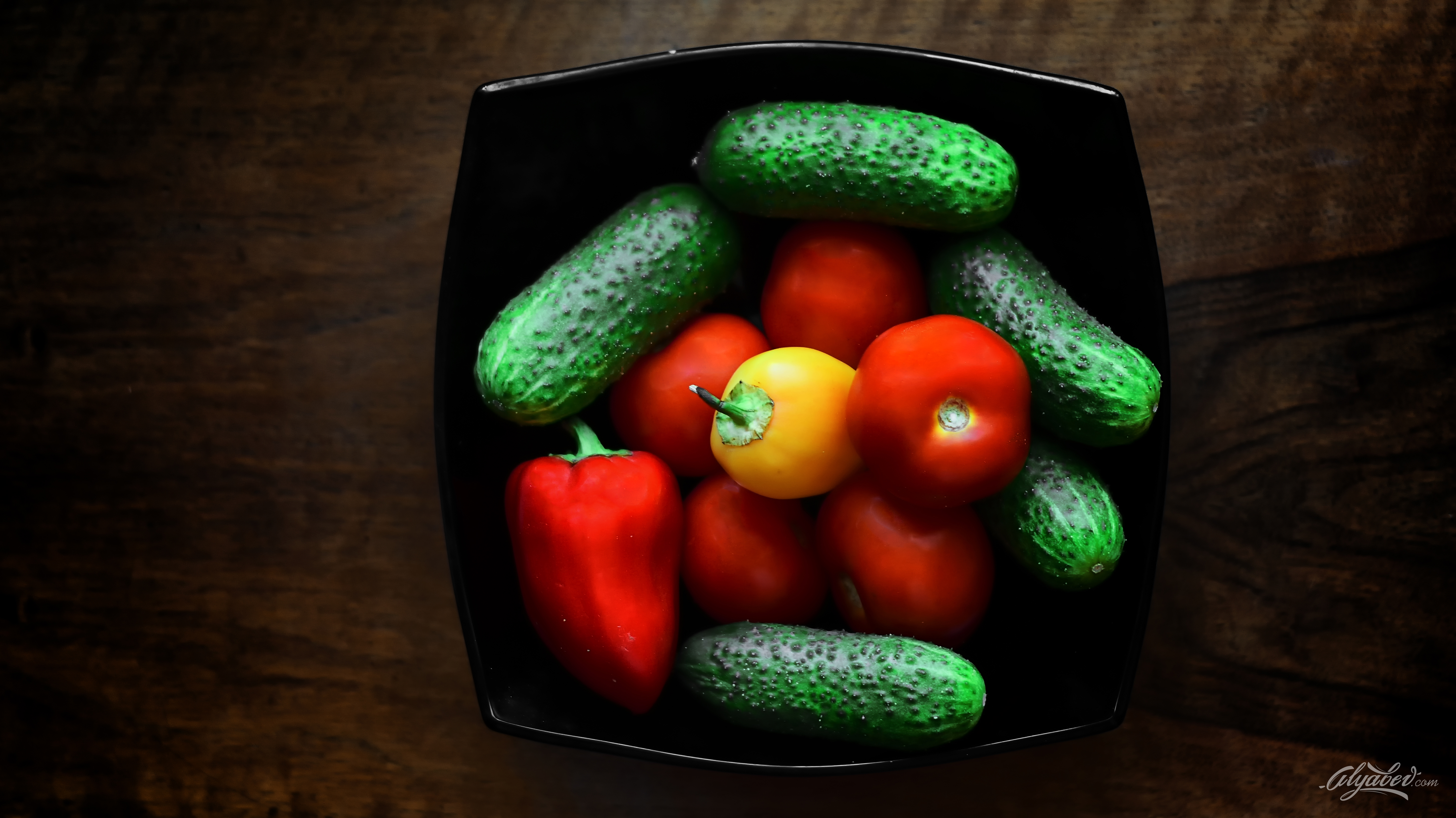 389196 descargar fondo de pantalla frutas y verduras, alimento, pimienta, pepinillo, rojo, bodegón, tomate, frutas: protectores de pantalla e imágenes gratis