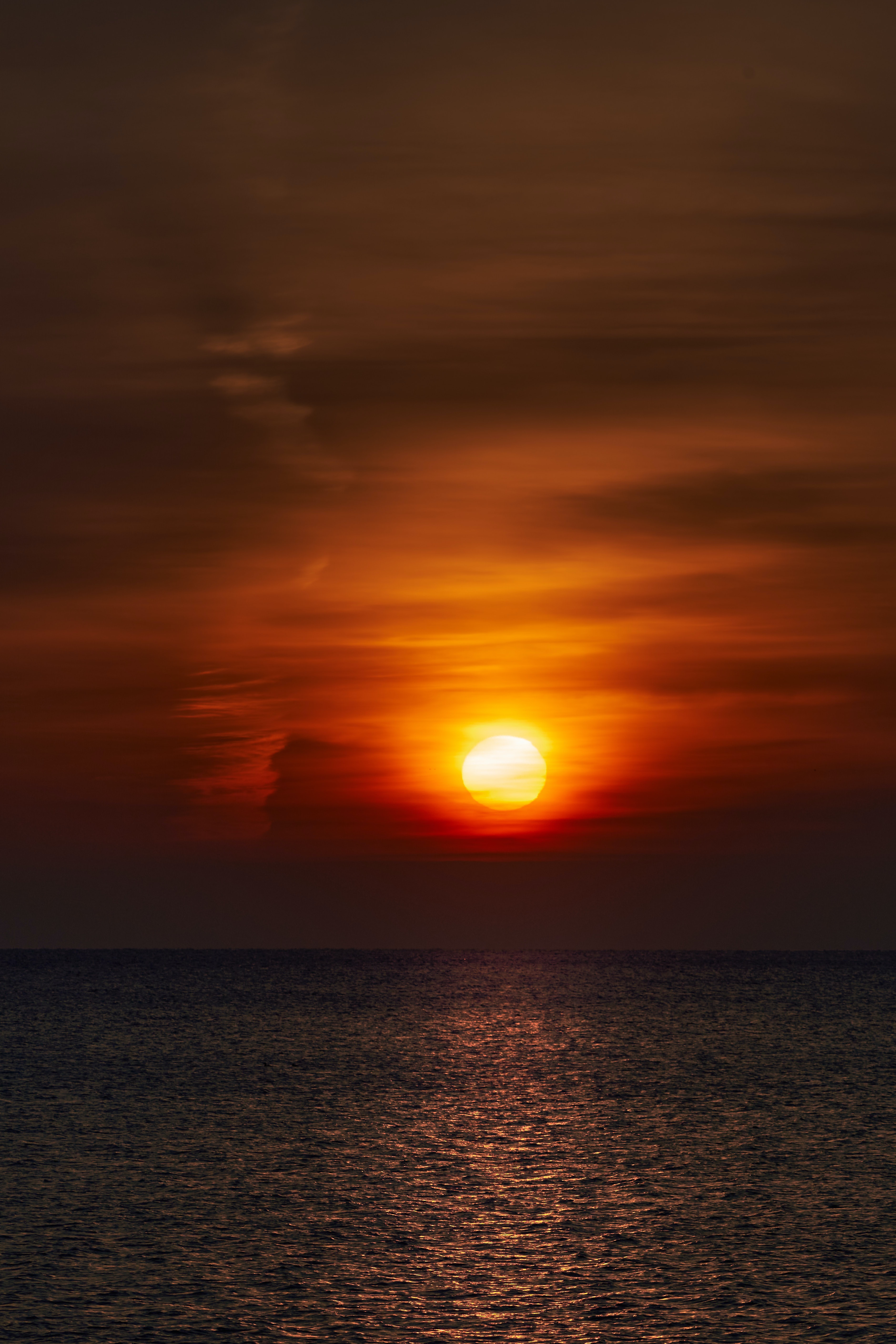 glare, dark, horizon, water, sunset, sky, sun Smartphone Background