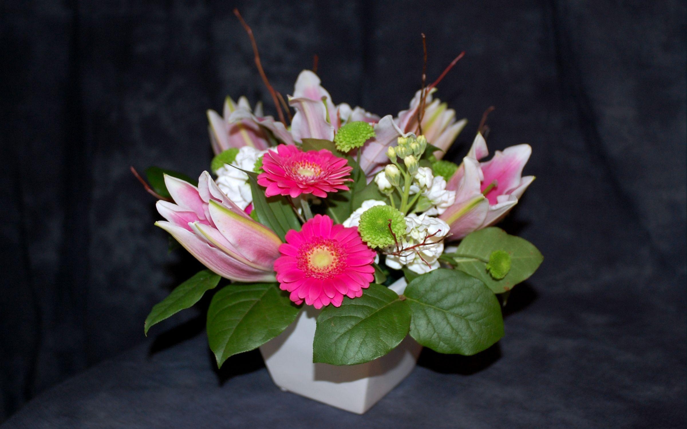 Full HD Wallpaper bouquet, flowers, gerberas, vase, buds, composition