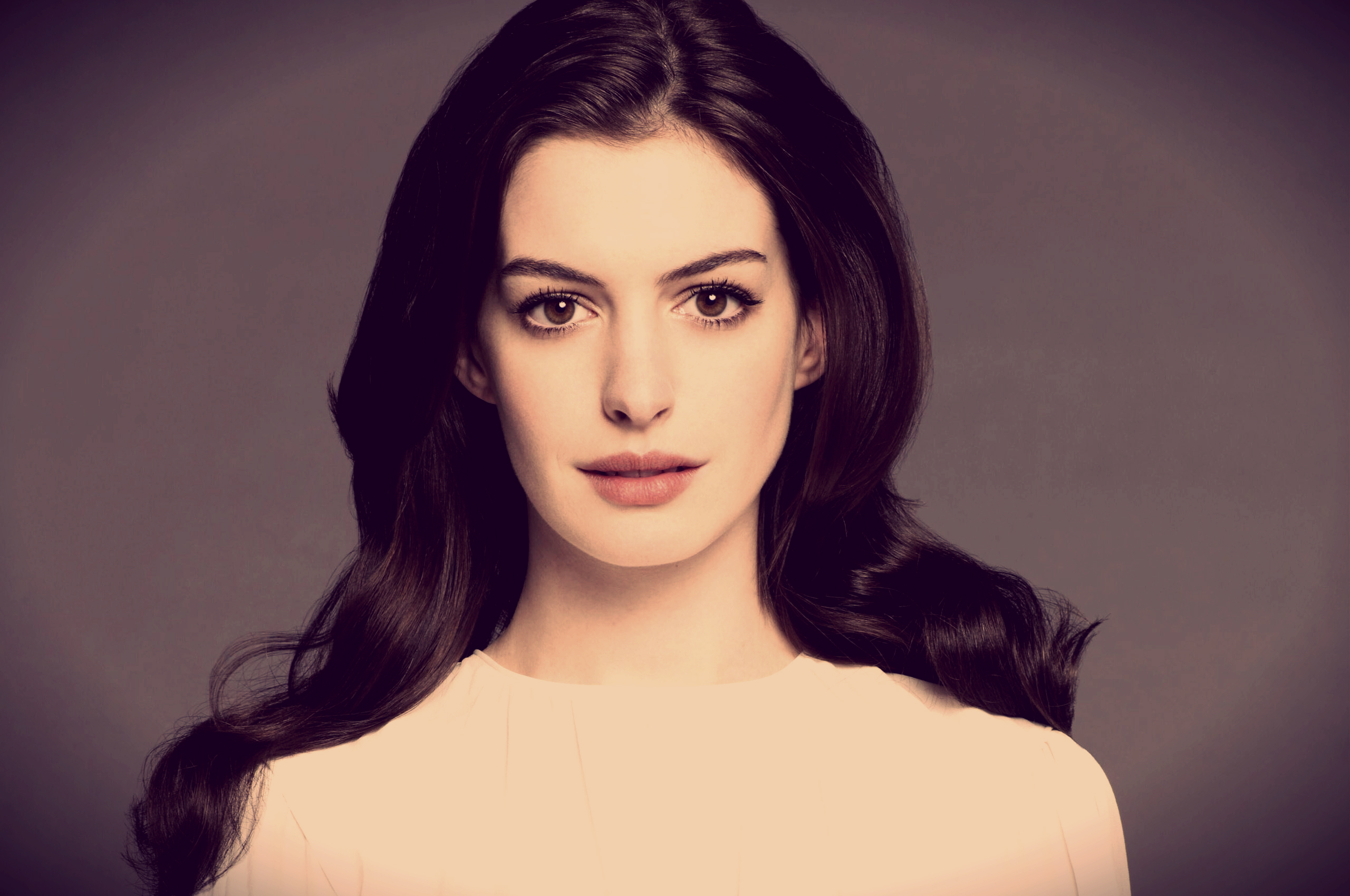 Anne Hathaway  4K Wallpaper