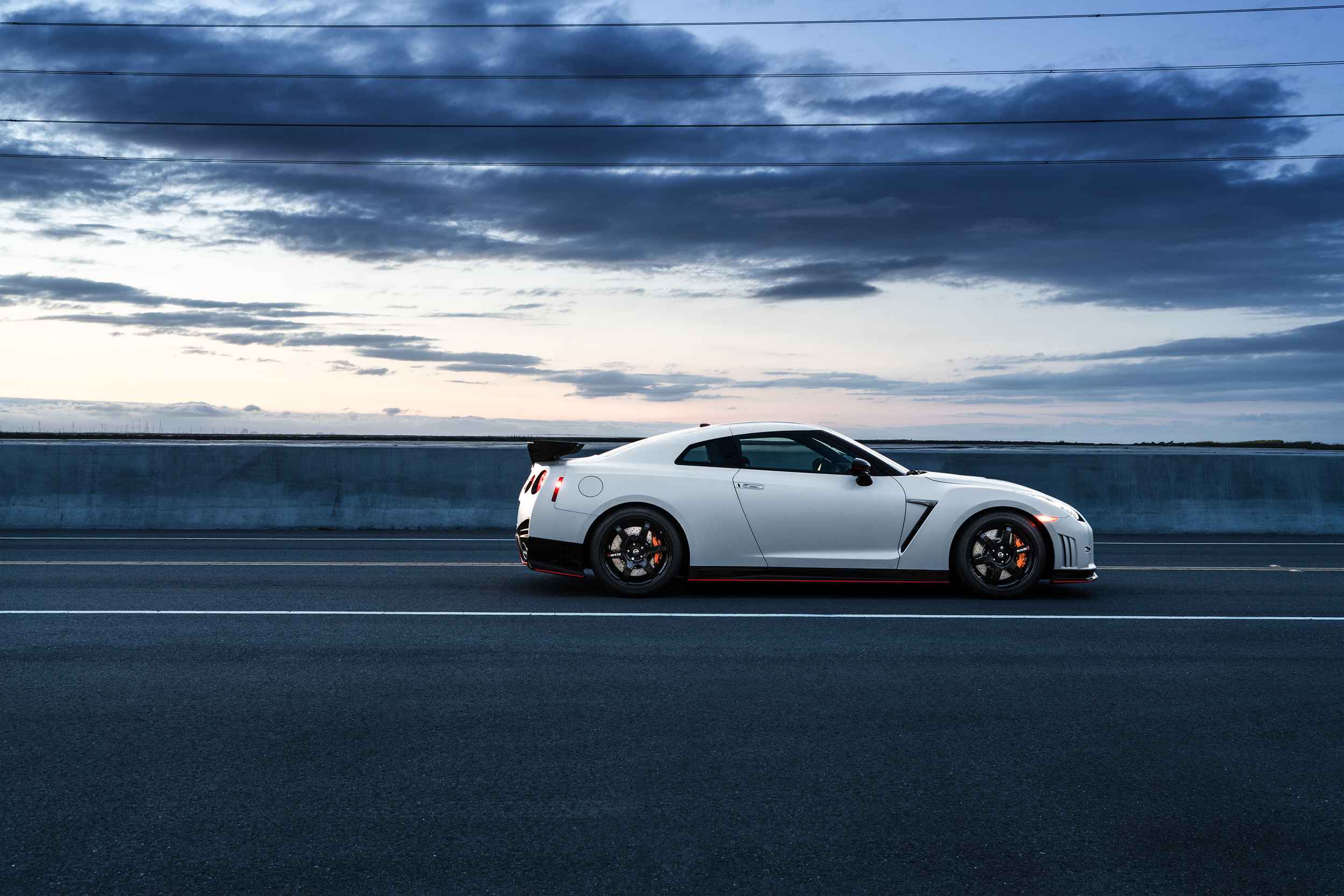 White side. Nissan GTR r35 Sport. GTR r35 Nismo спорт. Nissan GTR r35 Nissan Silvia s. Nissan GTR r35 1920x1080.