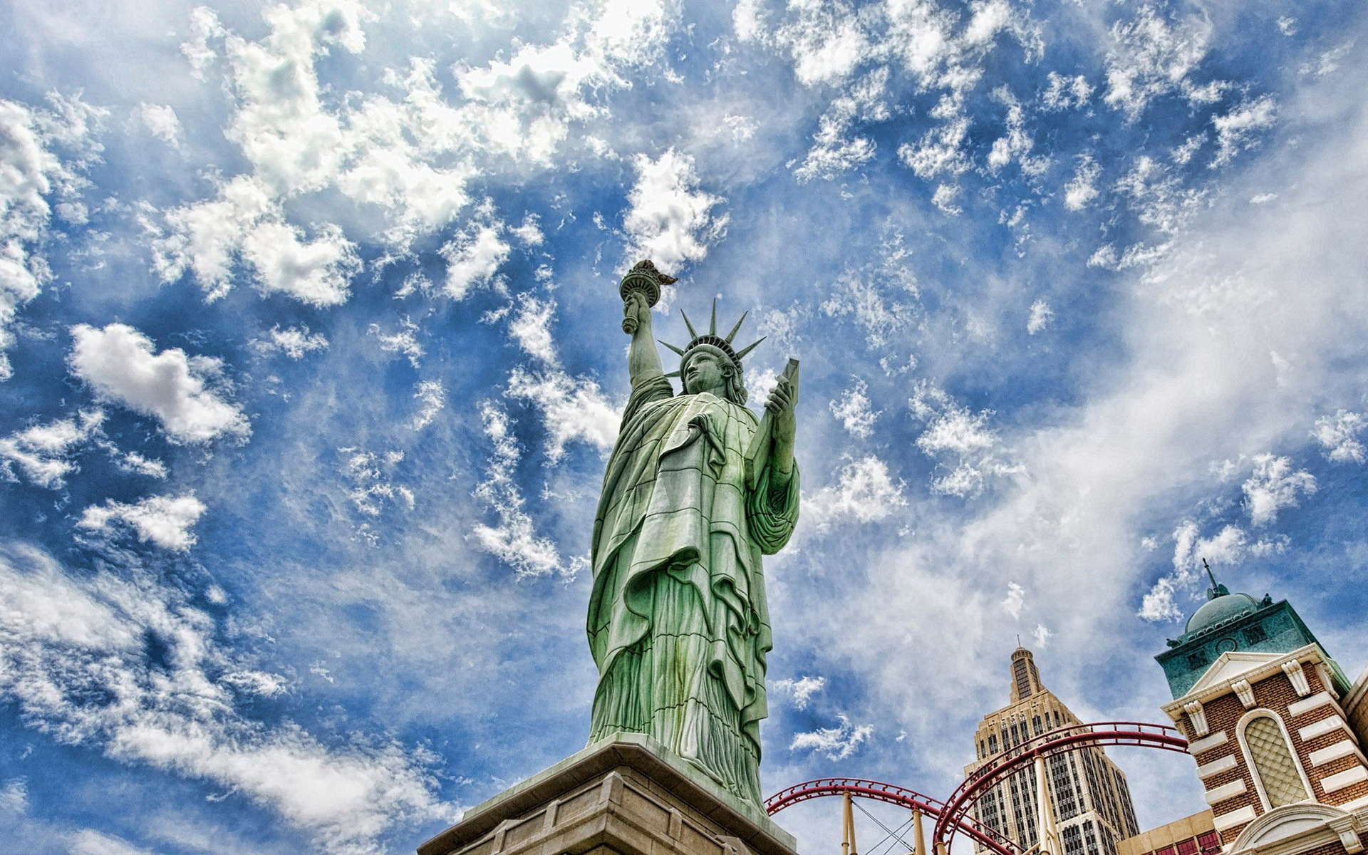 Скачать обои "Статуя Свободы" на телефон в высоком качестве, вертикальные  картинки "Статуя Свободы" бесплатно