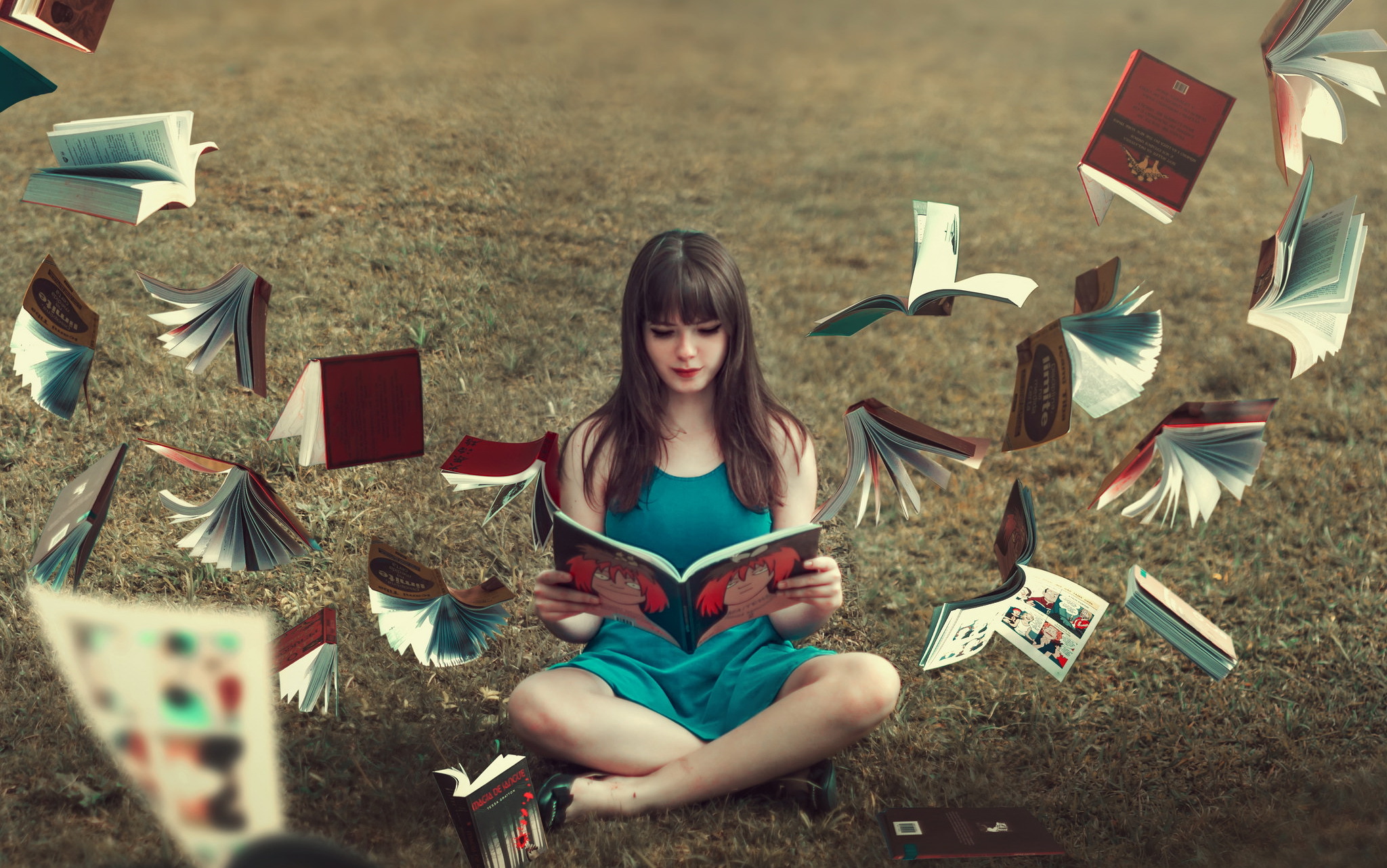 Creative reading. Девушка с книгой. Девушка читает книгу. Летающие книги. Креативная девушка.