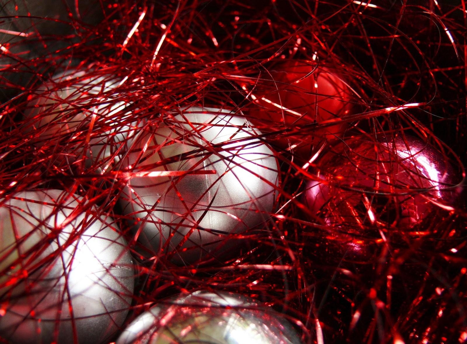 54303 Hintergrundbild herunterladen bälle, feiertage, nahaufnahme, nahansicht, weihnachtsschmuck, weihnachtsbaum spielzeug, lametta - Bildschirmschoner und Bilder kostenlos