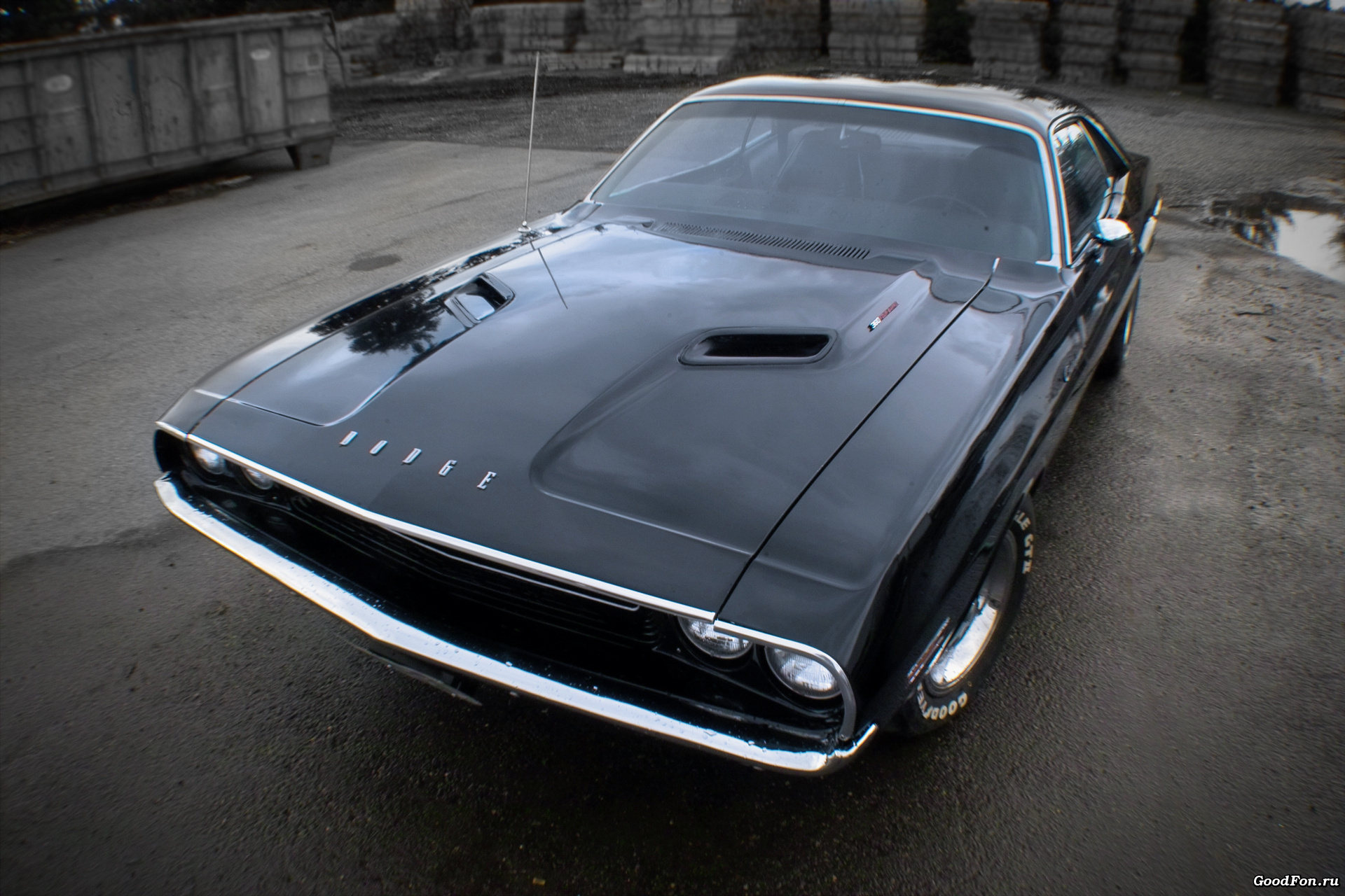 Машина muscle car dodge Challenger