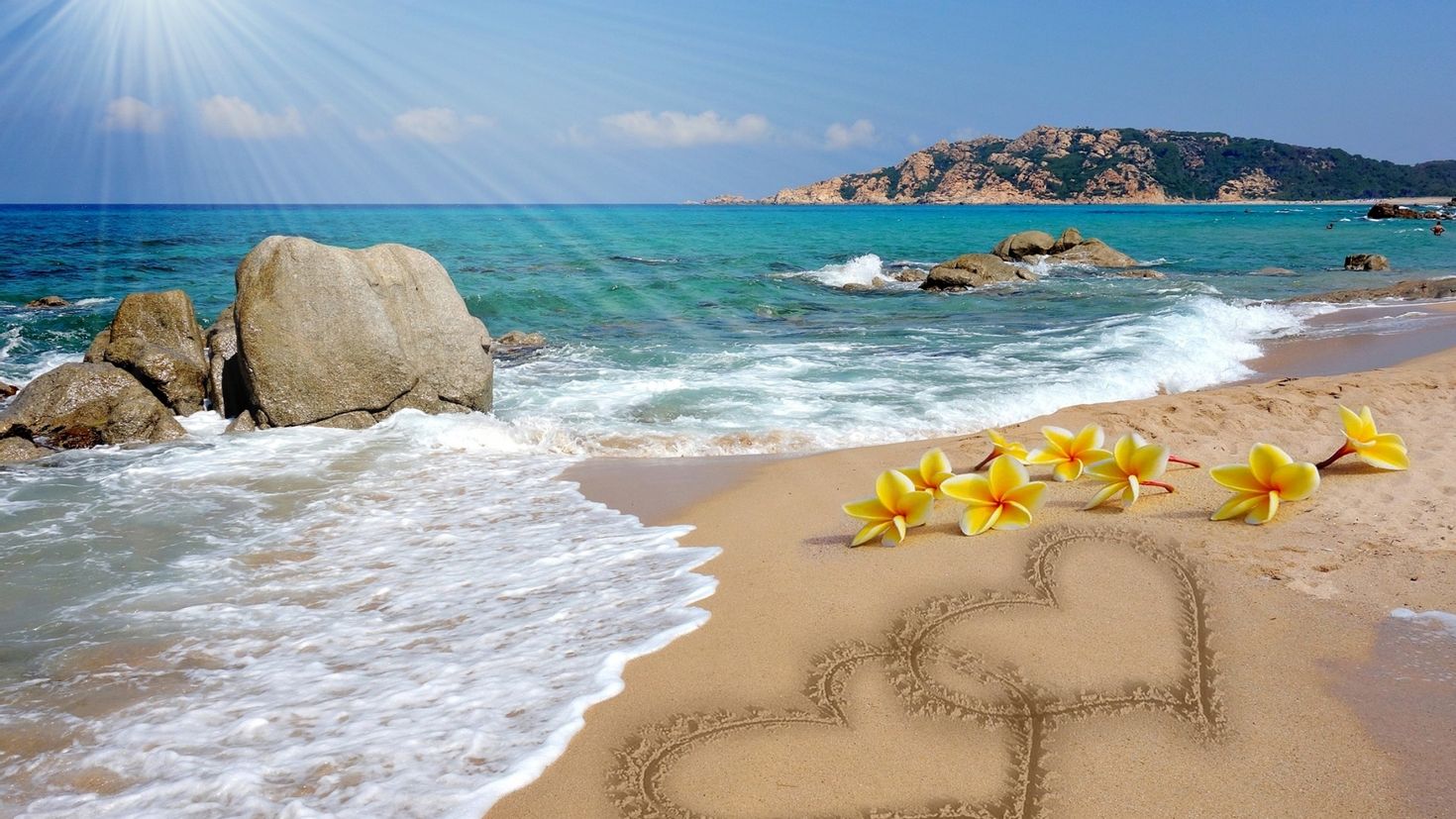 Здесь вас ждут морские пляжи целебные. Лето. Люблю море. Надпись на песке. Море солнце любовь.