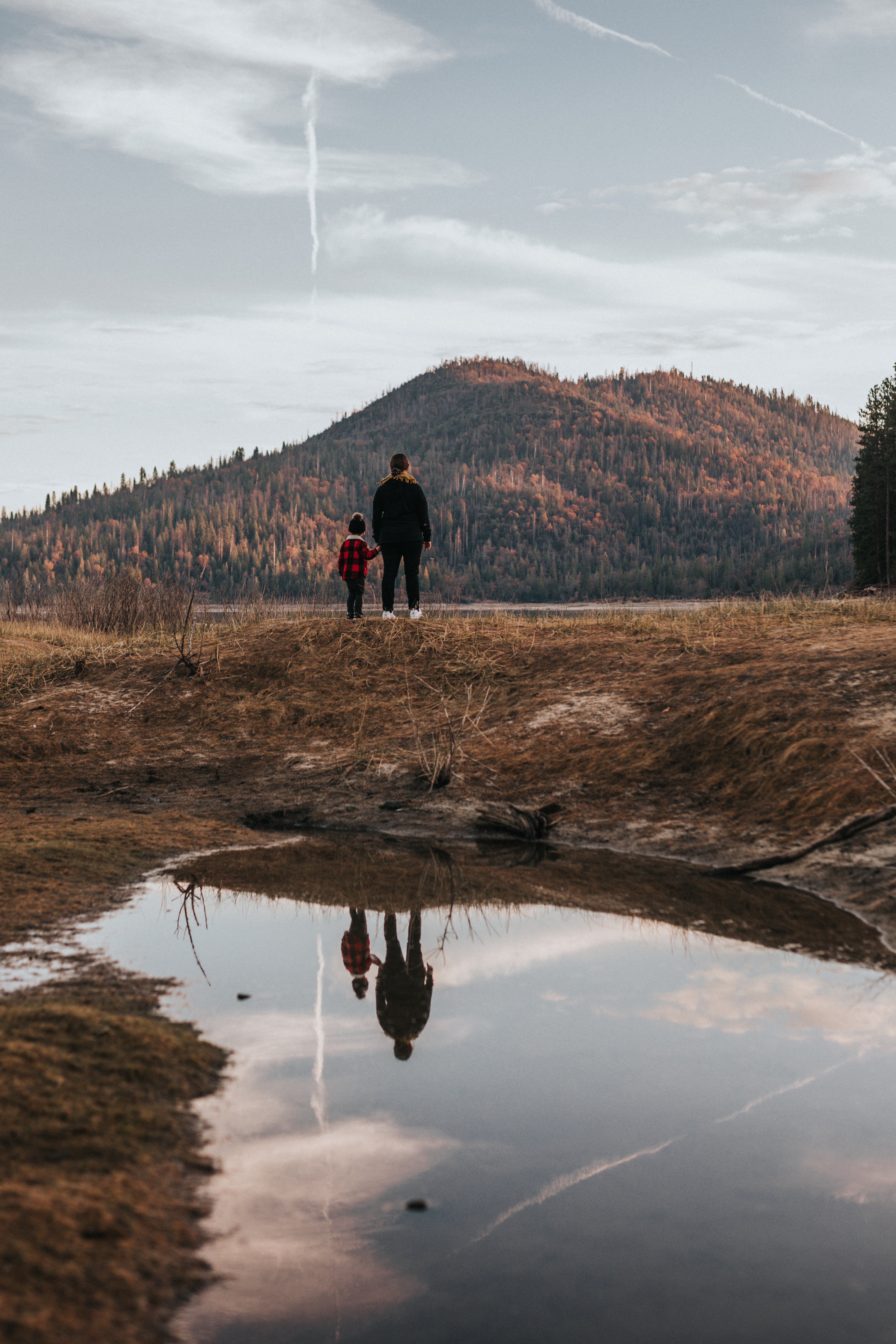 Free download wallpaper Miscellanea, Miscellaneous, Forest, Hill, Puddle, Reflection, Landscape, People on your PC desktop