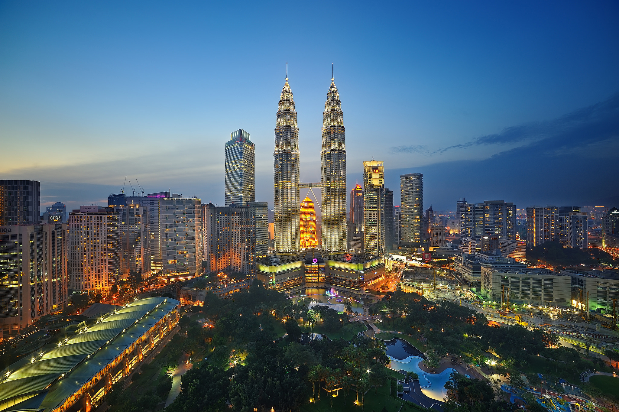 388863 descargar imagen hecho por el hombre, kuala lumpur, edificio, ciudad, malasia, noche, rascacielos, ciudades: fondos de pantalla y protectores de pantalla gratis