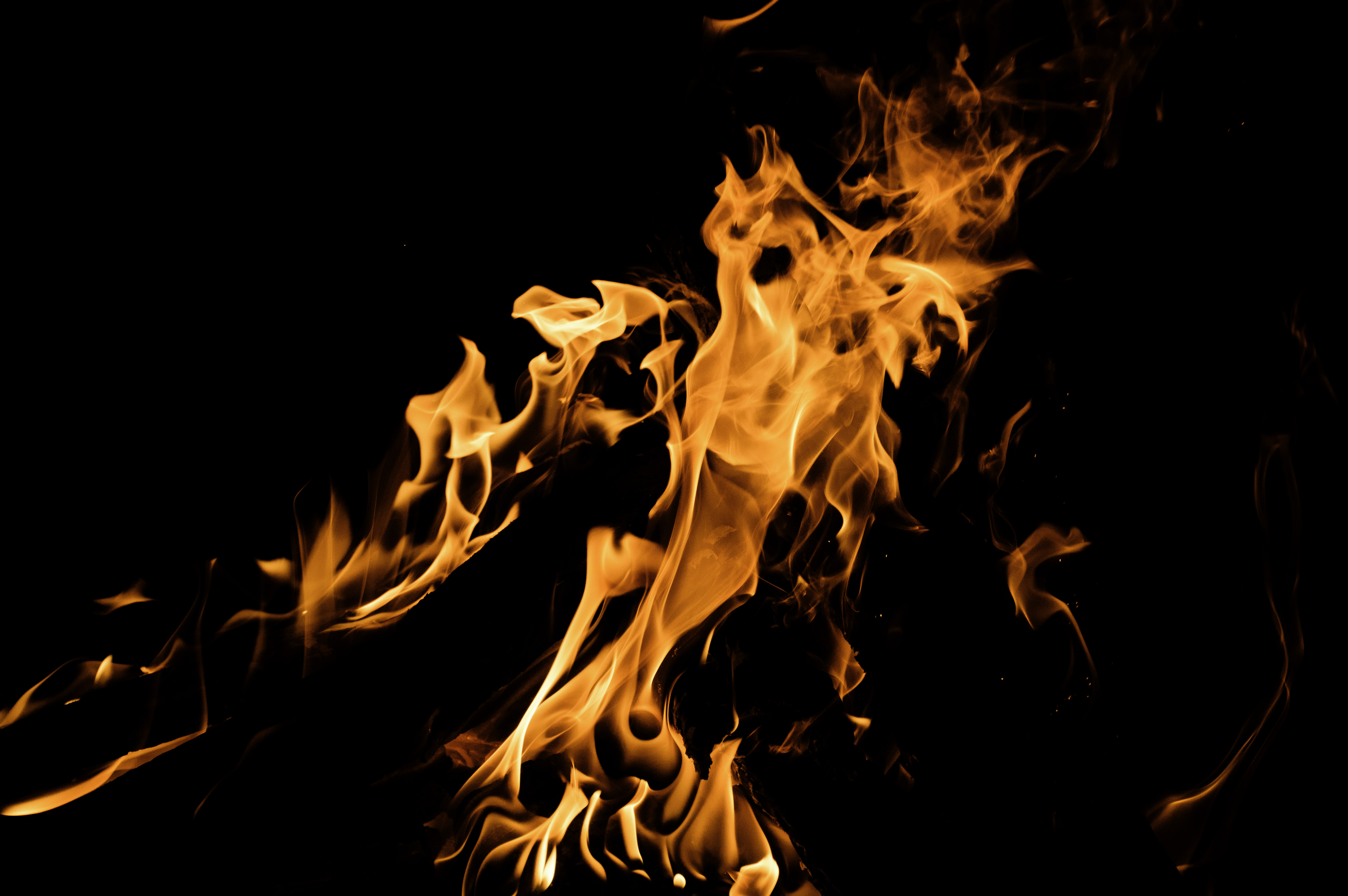 109269 Hintergrundbild herunterladen feuer, bonfire, übernachtung, schwarz, dunkel, flamme, das schwarze - Bildschirmschoner und Bilder kostenlos