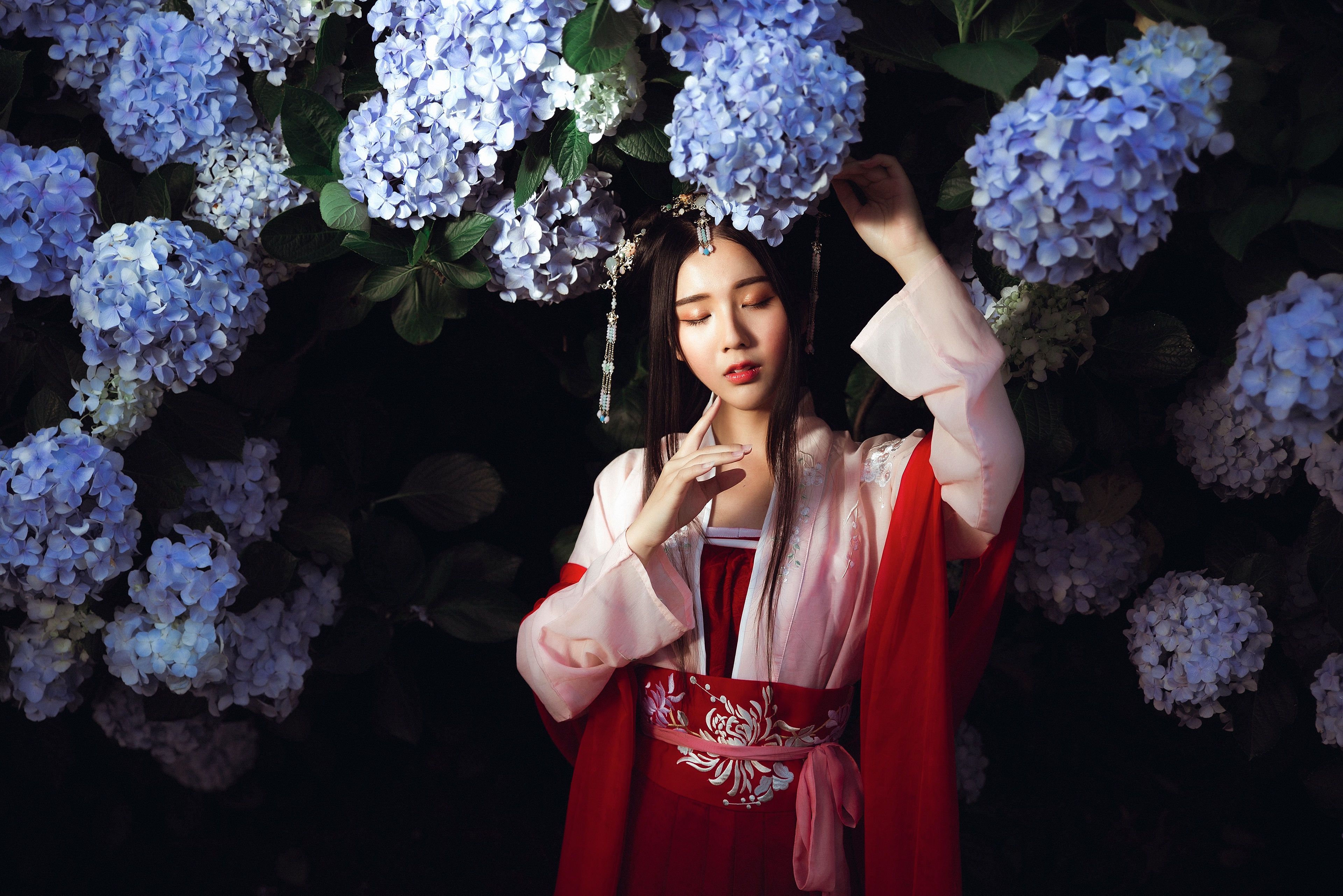 Девушка кореянка в кимоно