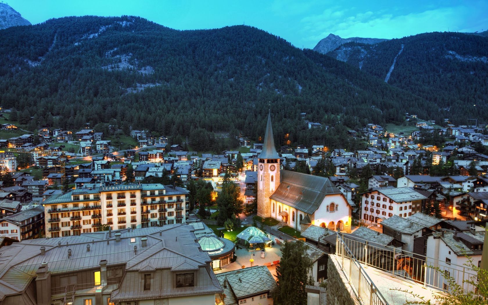 Laden Sie das Städte, Mountains, Panorama, Kirche, Zermatt, Häuser, Gebäude, Landschaft, Schweiz-Bild kostenlos auf Ihren PC-Desktop herunter