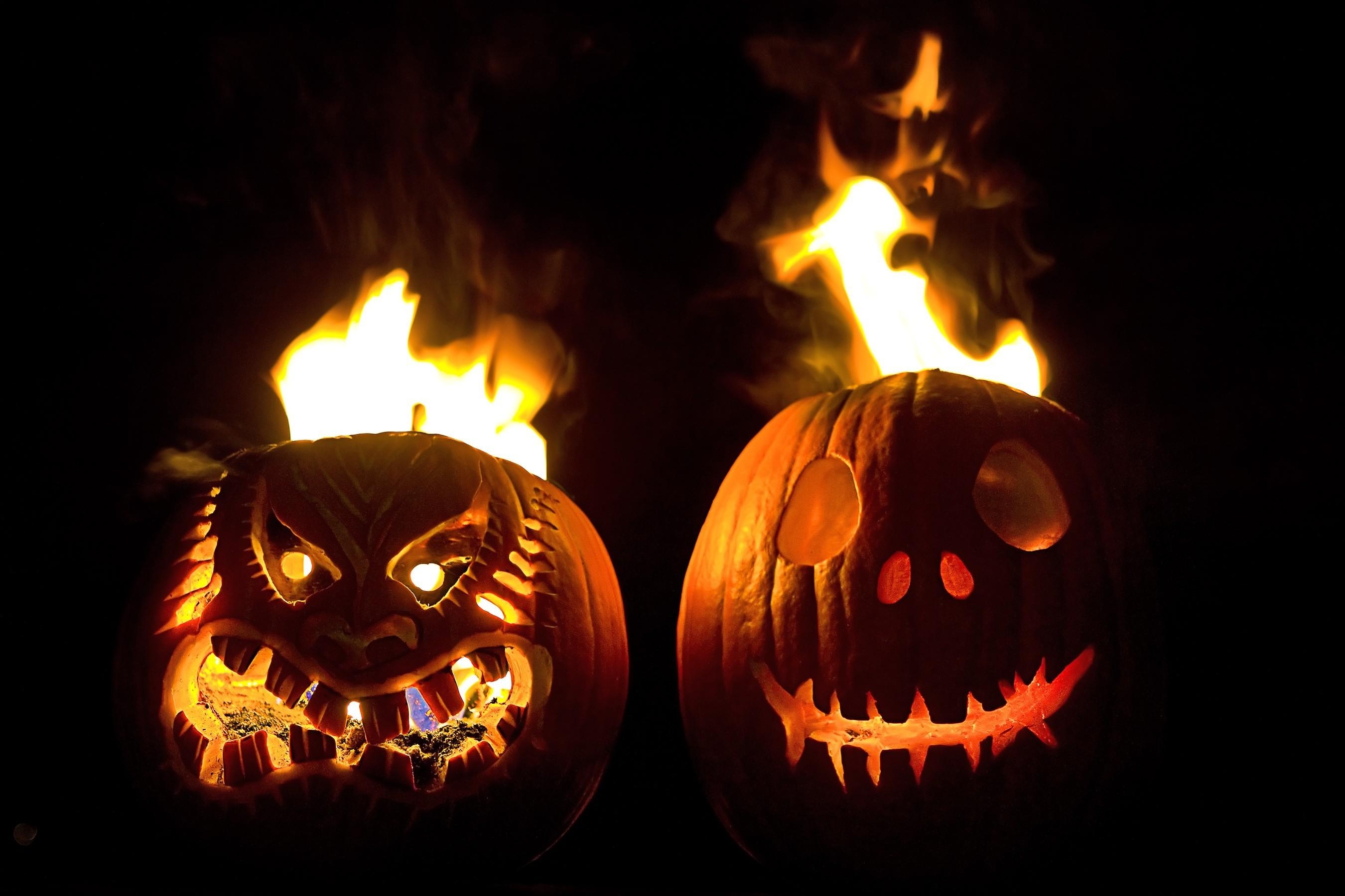 halloween, holidays, fire, pumpkin, couple, pair, muzzle, holiday, black background, muzzles Image for desktop