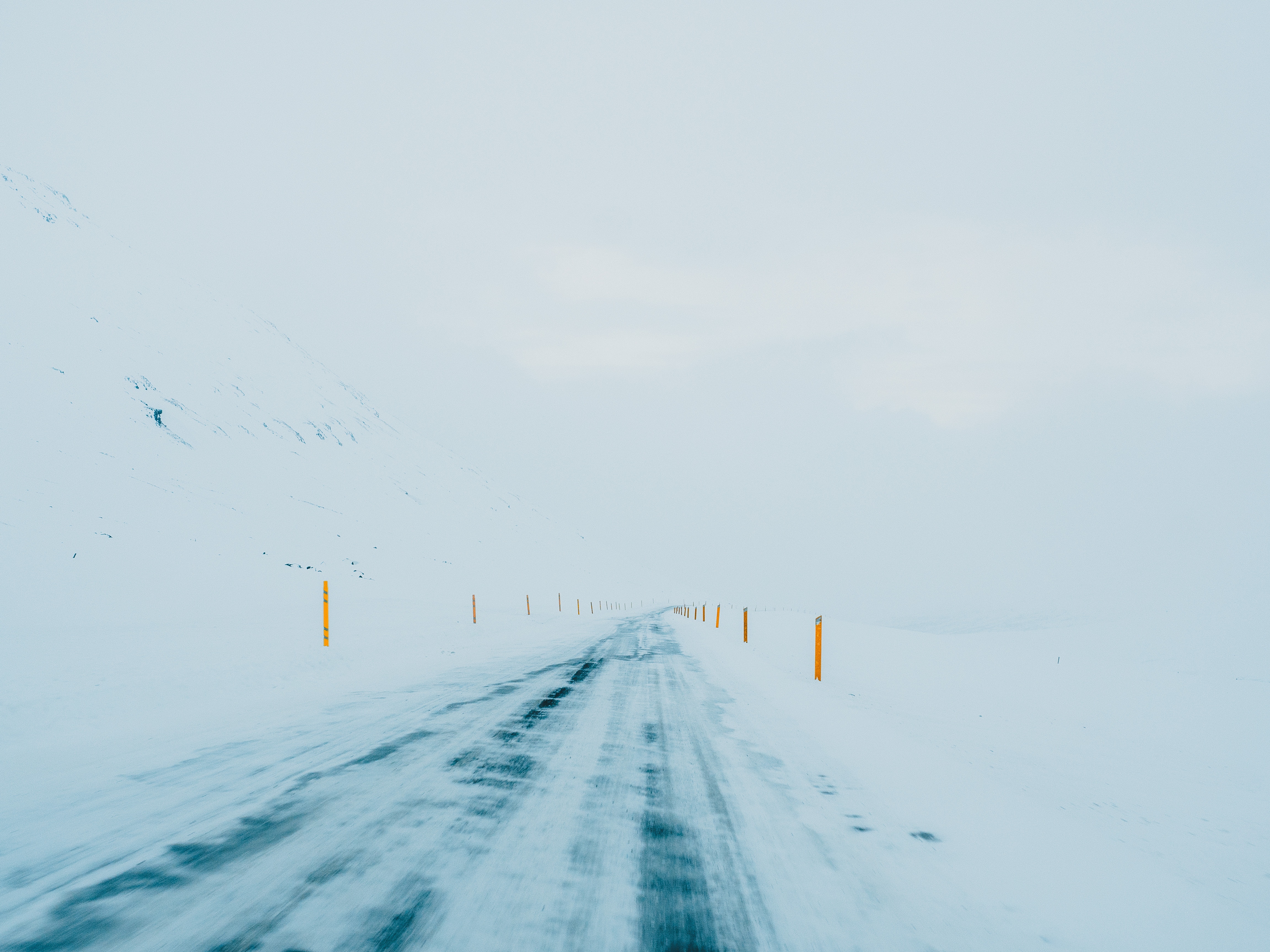 Baixe gratuitamente a imagem Neve, Estrada, Caminho, Inverno, Minimalismo na área de trabalho do seu PC
