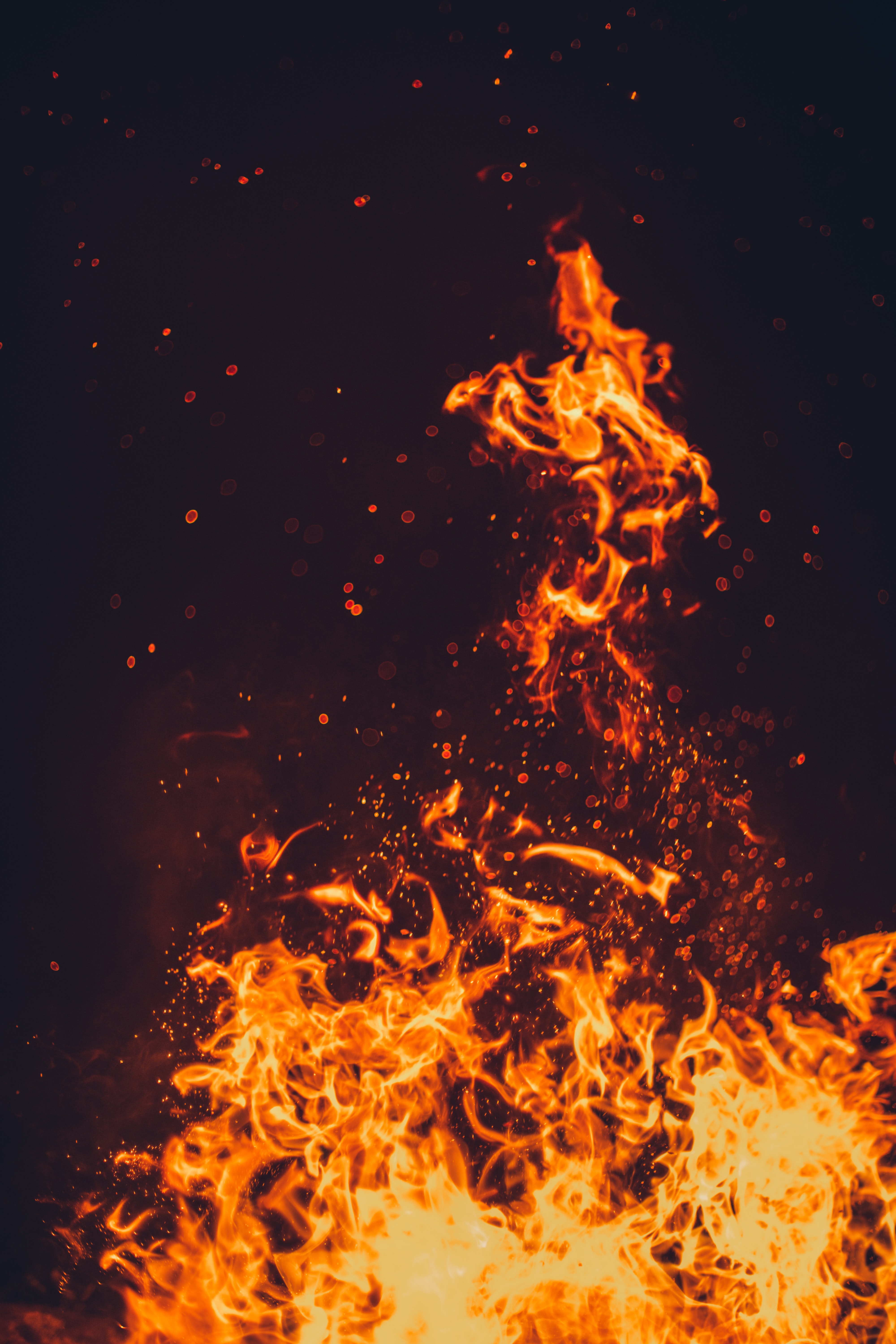 無料モバイル壁紙火炎, 火の粉, スパークス, 火災, 暗い, 炎, たき火, 闇をダウンロードします。