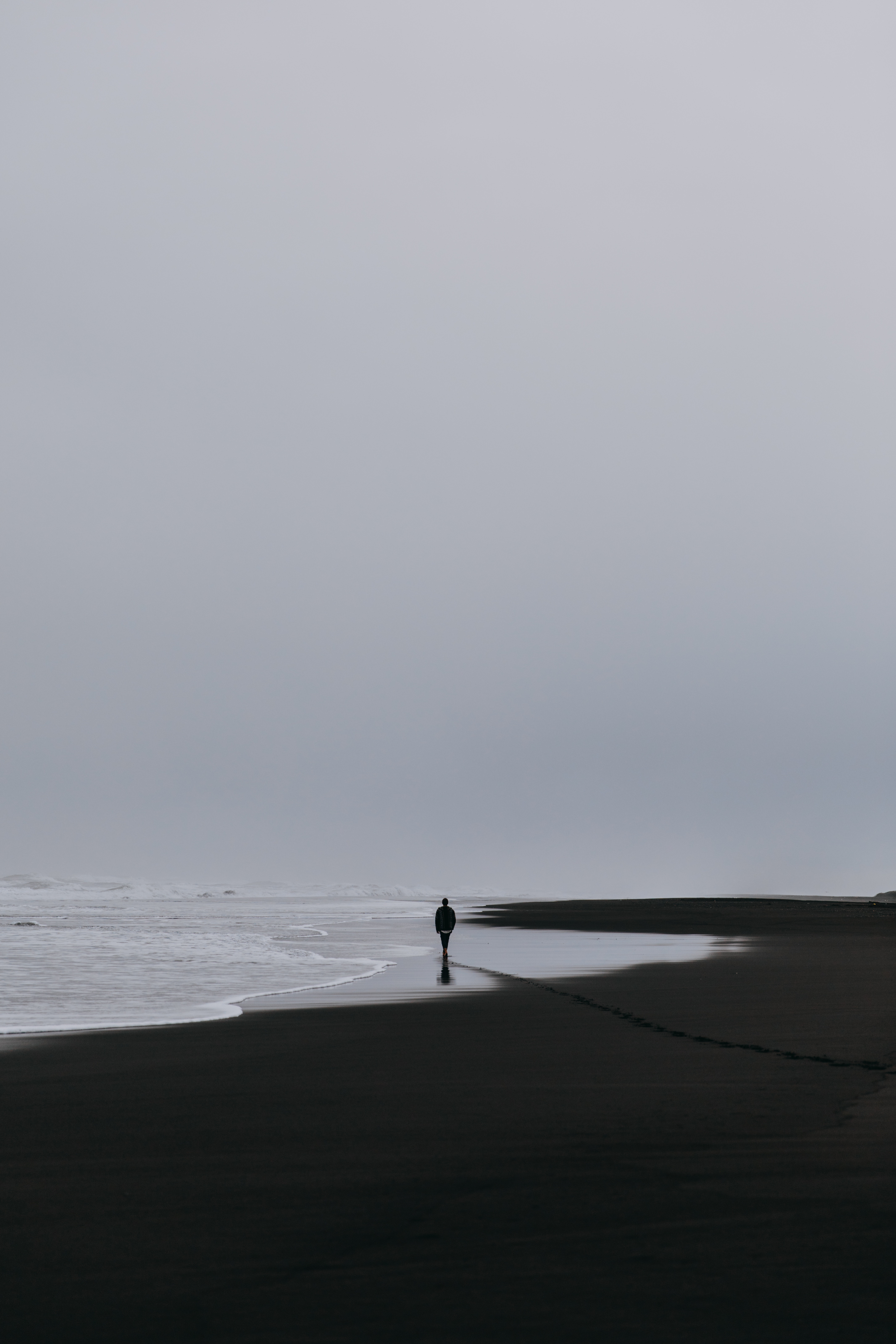 alone, minimalism, loneliness, lonely, sea, silhouette, surf Phone Background