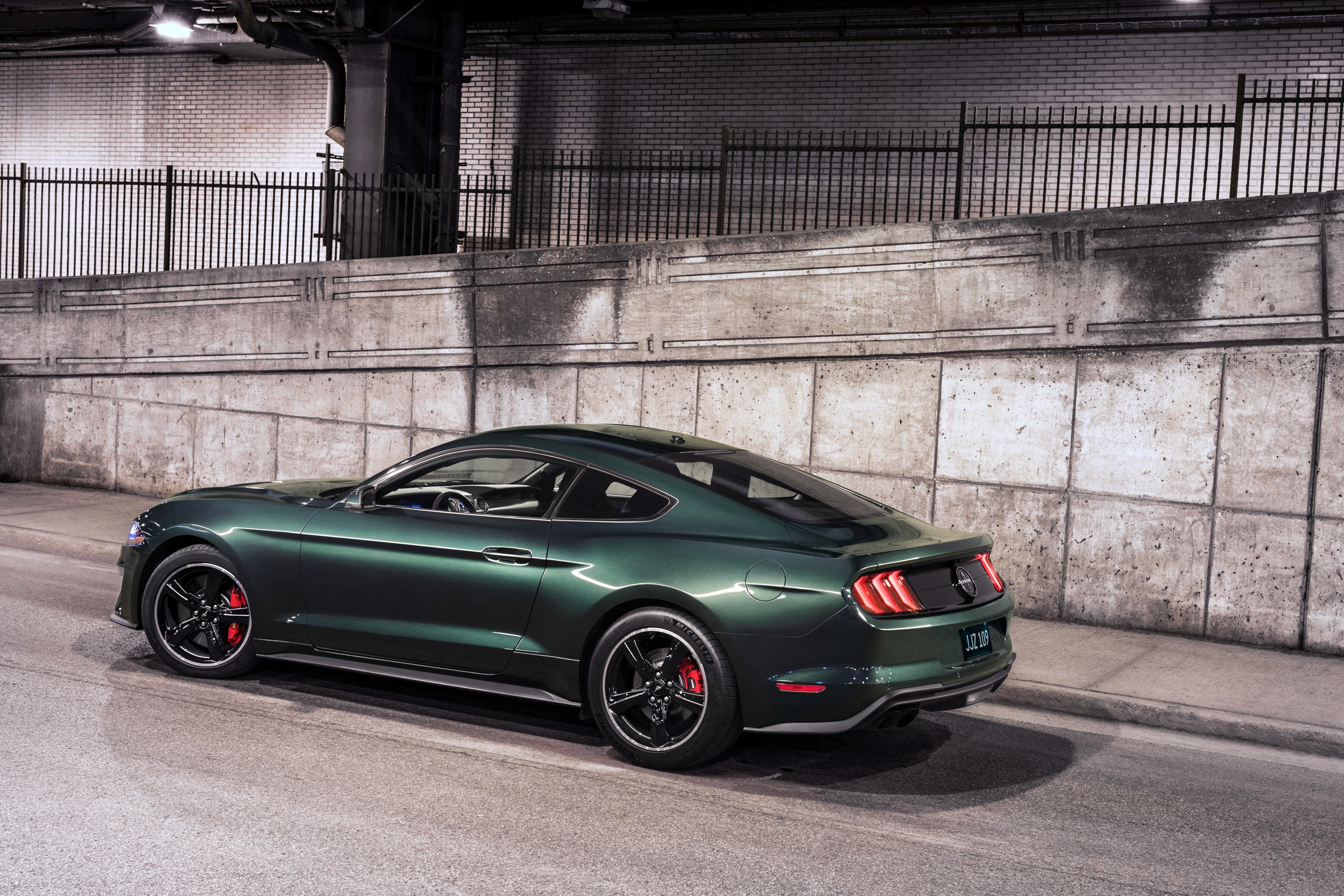 2020 green. Ford Mustang Bullitt 2019. Ford Mustang Bullitt 2020. Мустанг ГТ 2019. 2018 Ford Mustang Bullitt.