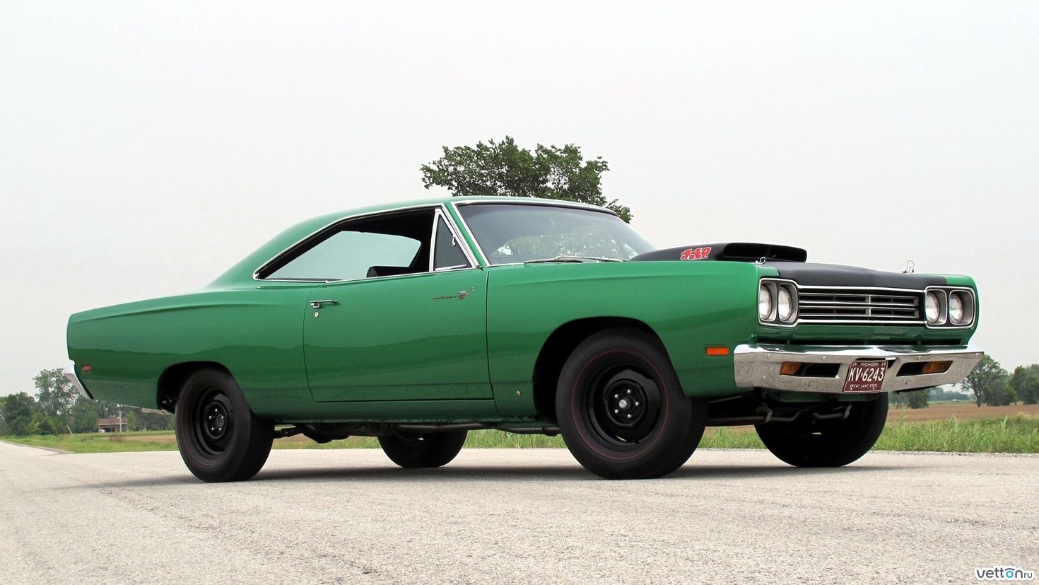 Plymouth road. Plymouth Roadrunner 1969. Plymouth Roadrunner 440. Плимут роад раннер 1969. Машина Plymouth Roadrunner.