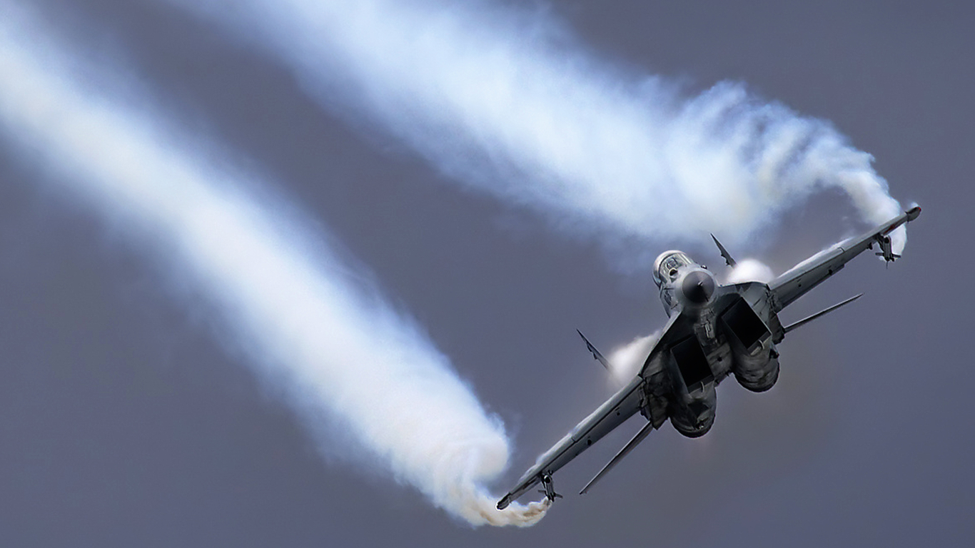 Атакующий самолет. Mig 29. Миг-29 истребитель. Миг 29 Вираж. Истребитель в полете.