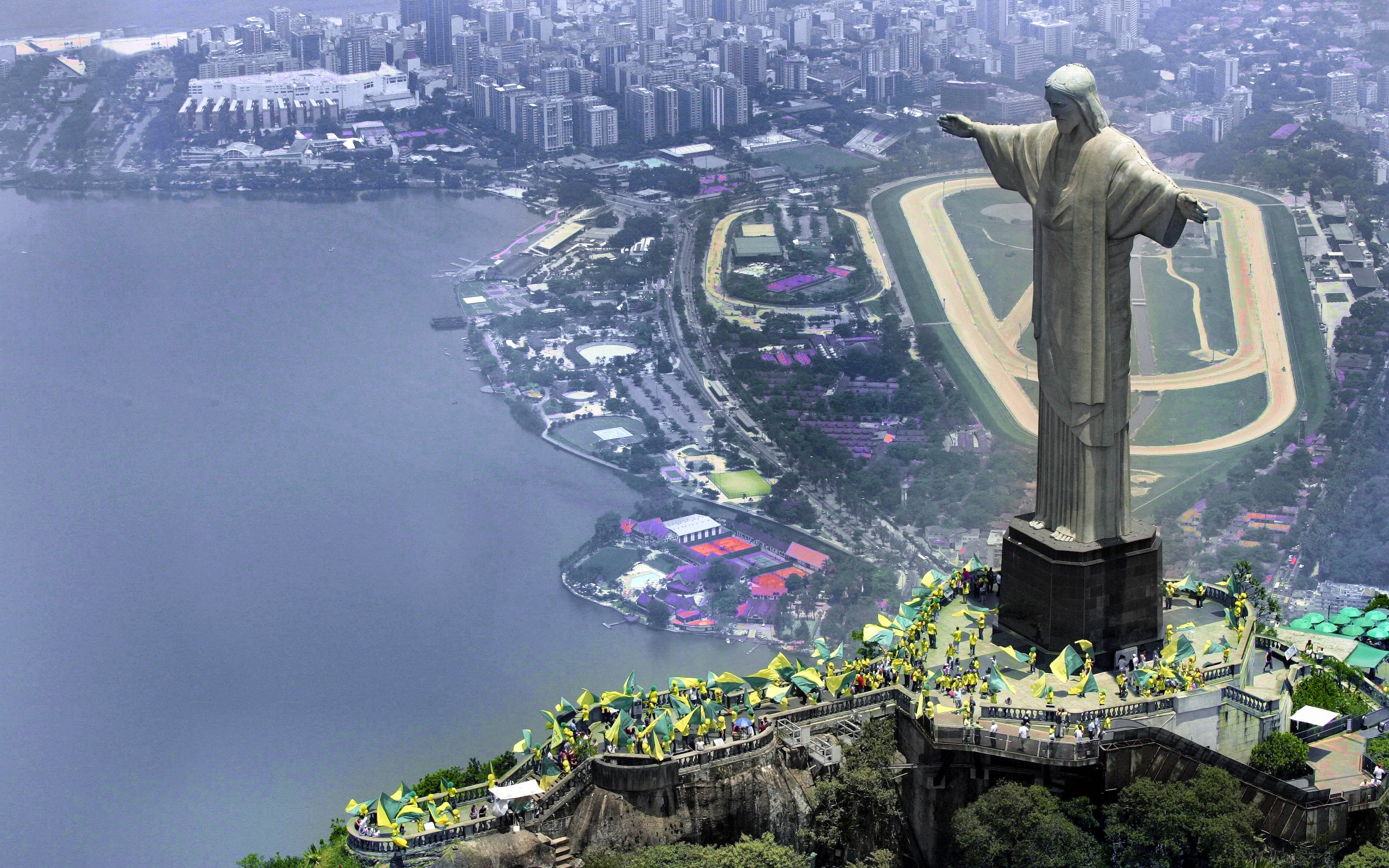 Скачать картинку Город, Статуя, Бразилия, Религиозные, Христос Искупитель, Корковадо в телефон бесплатно.