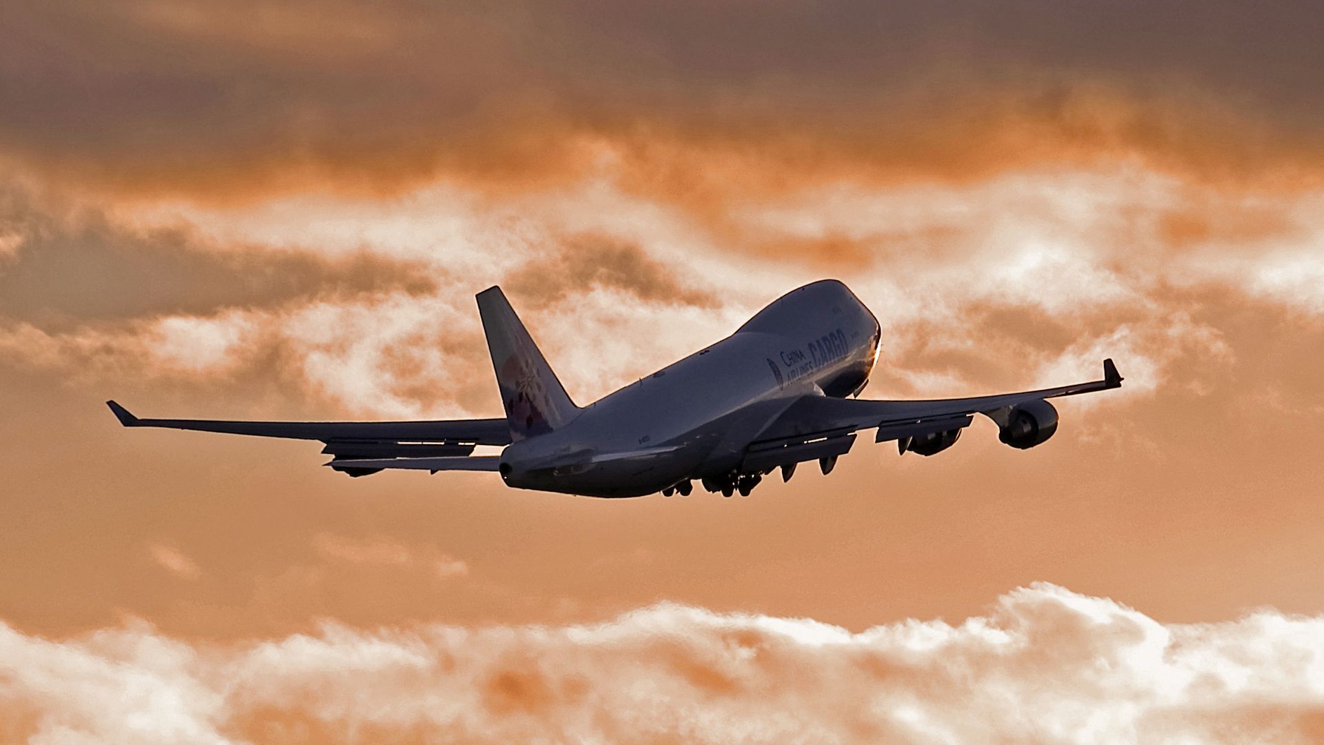 Улетающий Боинг 747